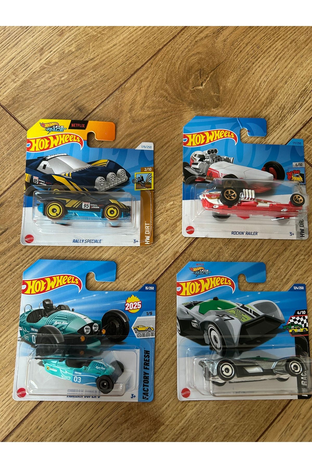 Hotwhells Hotwheels 4 adet araba