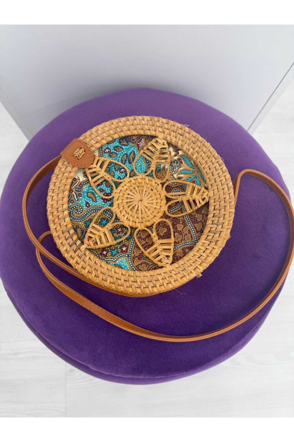 My violet accesorize Yuvarlak renkli desenli hasır omuz çantası