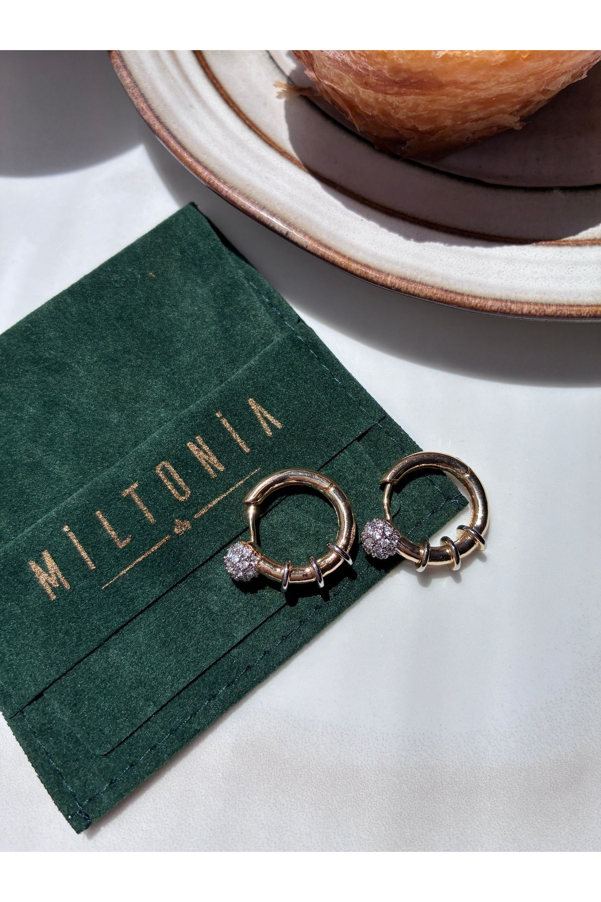 Miltonia Zirkon Taşlı Halka Modern Kararmaz Küpe