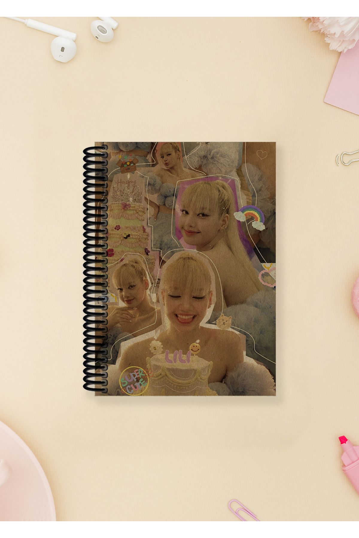 Ludios Blackpink Lisa Kolaj Spiralli A6 Çizgisiz Kraft Kapaklı Not Defteri (100 Sayfa)