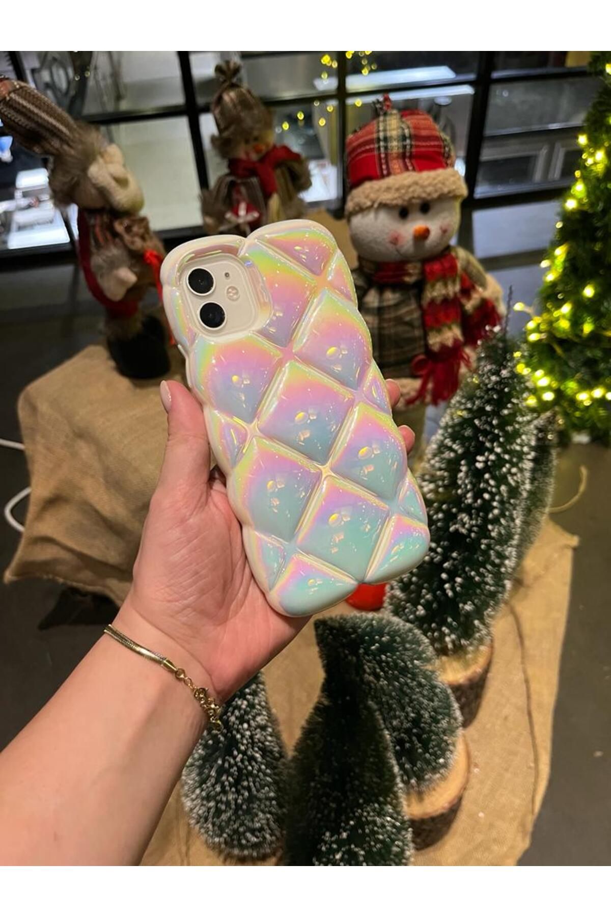 Serena Company Hologram Parlak iPhone 11 Kabartmalı Baklava Desenli Telefon Kılıfı