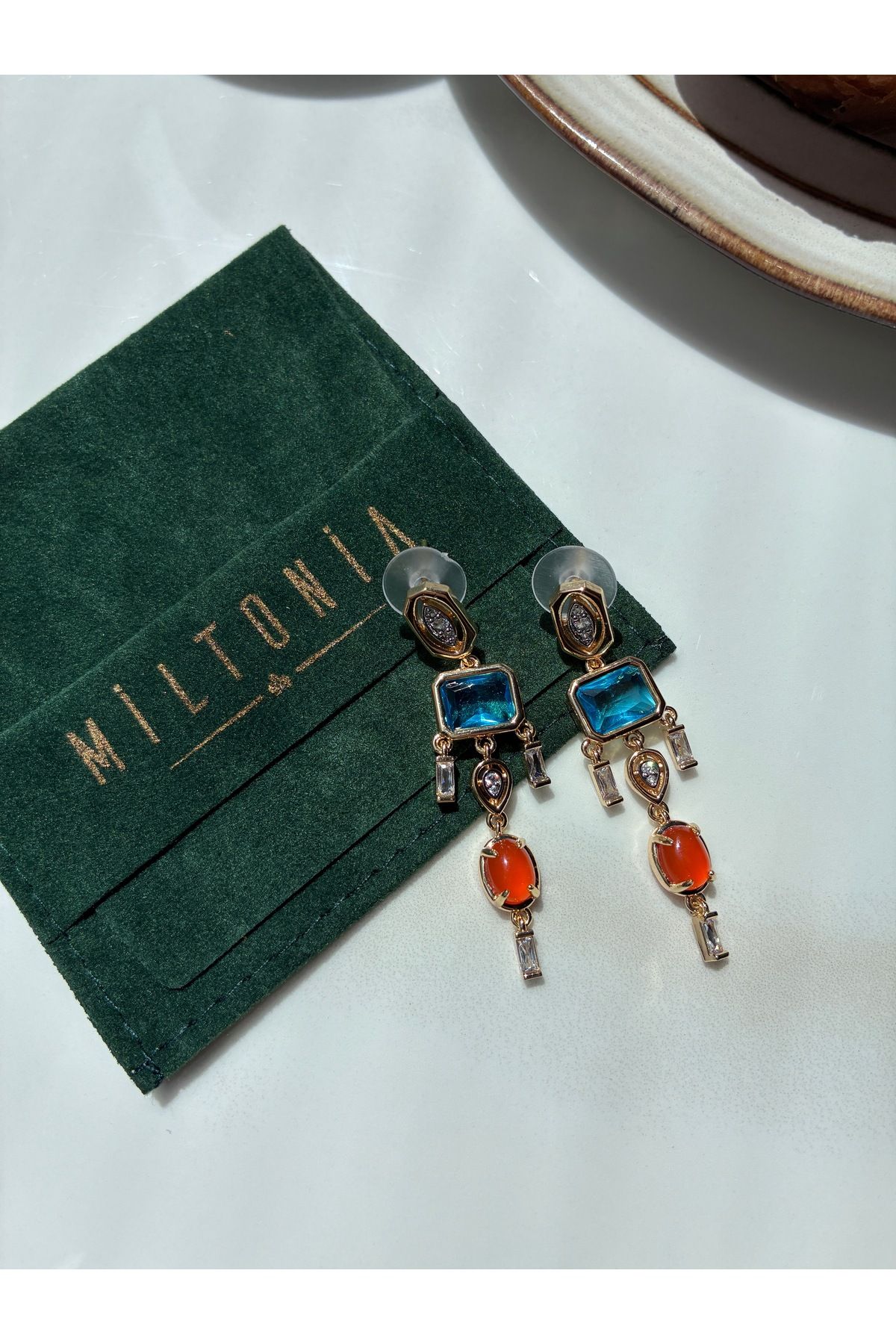 Miltonia Zirkon Taşlı Turuncu Mavi Sallantılı Şık Küpe
