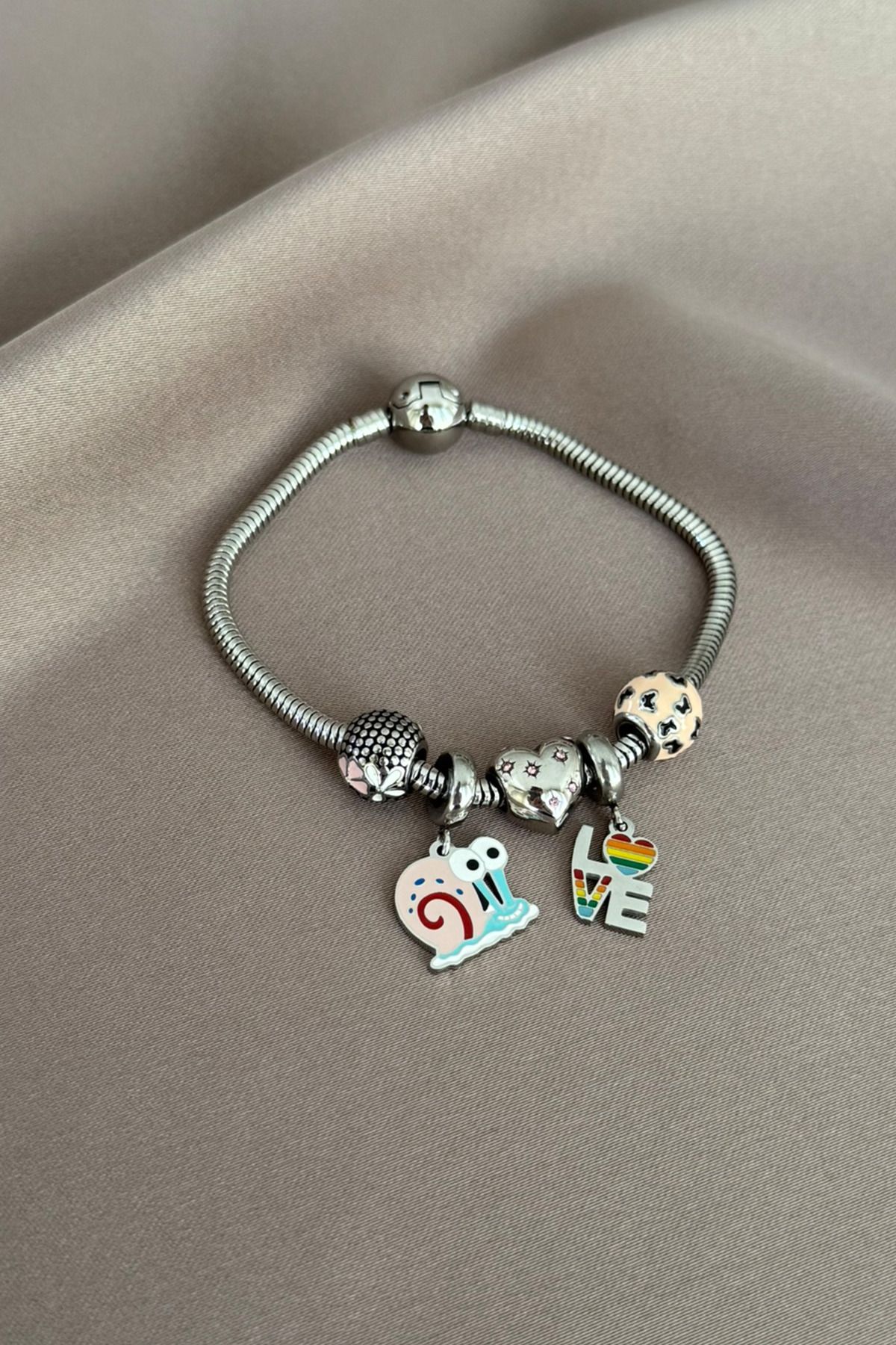 laria jewelry Yazılı Love Charm'lı Bileklik