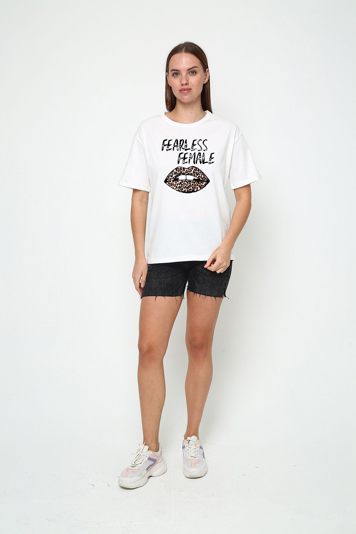 vikitekno oversize leopar dokulu fearless female baskılı t-shirt