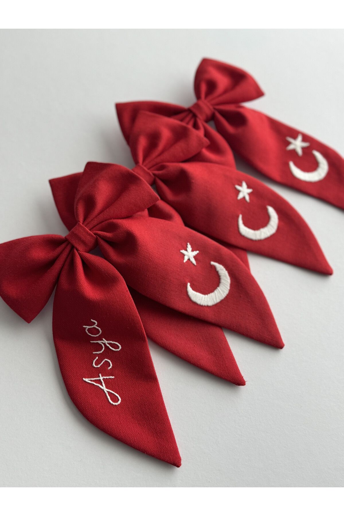 Colorfullkidss Kişiye Özel Kadın El YapımıTürk Bayrağı Nakışlı İsimli Fiyonk Toka