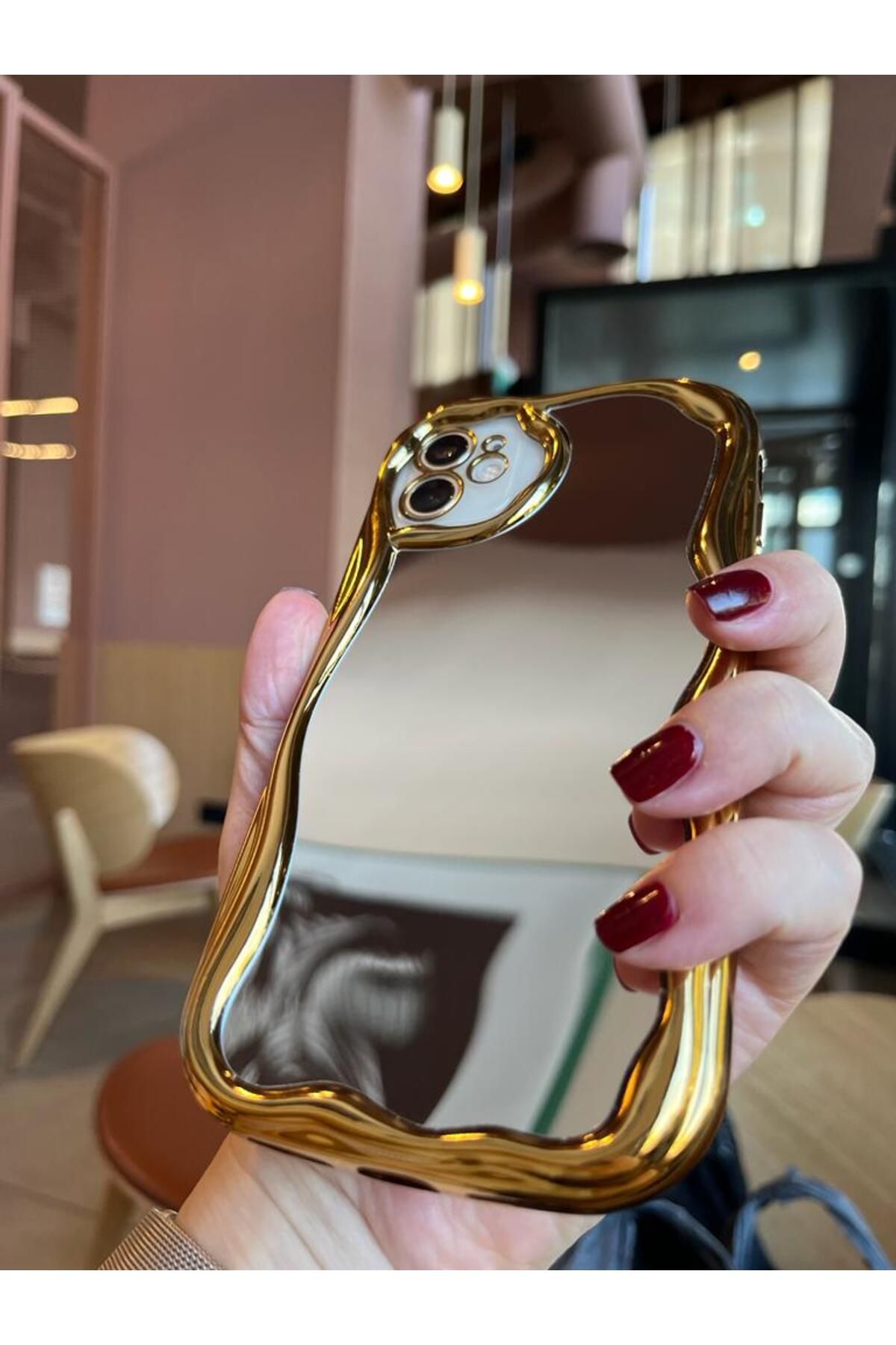 Serena Company iPhone 13 Pro Gold Detay Kıvrımlı Ayna Efektli Telefon Kılıfı