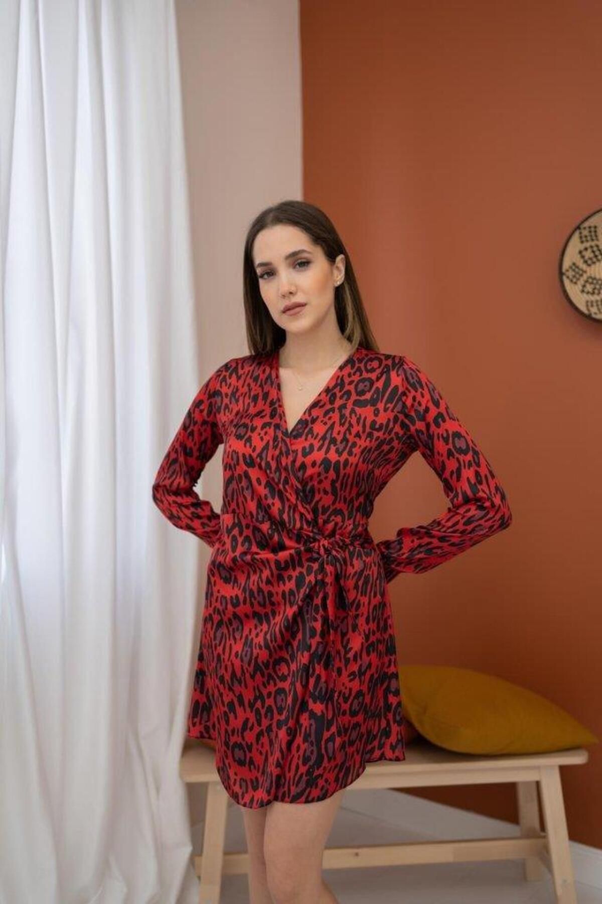 Inciqueen Kırmızı Leopar Desenli Saten Elbise