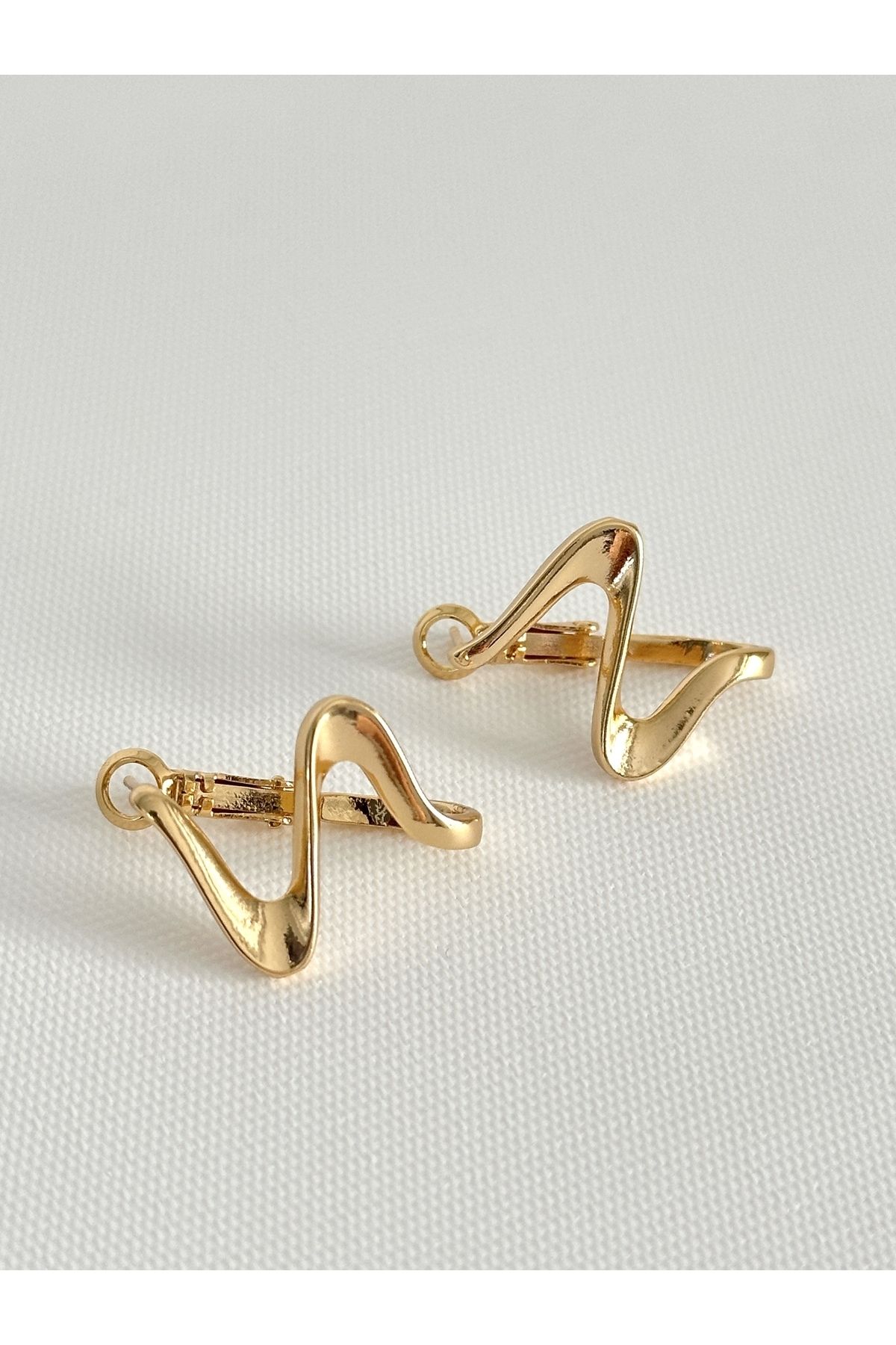 FASHION Dalga Formlu Modern Gold Küpe