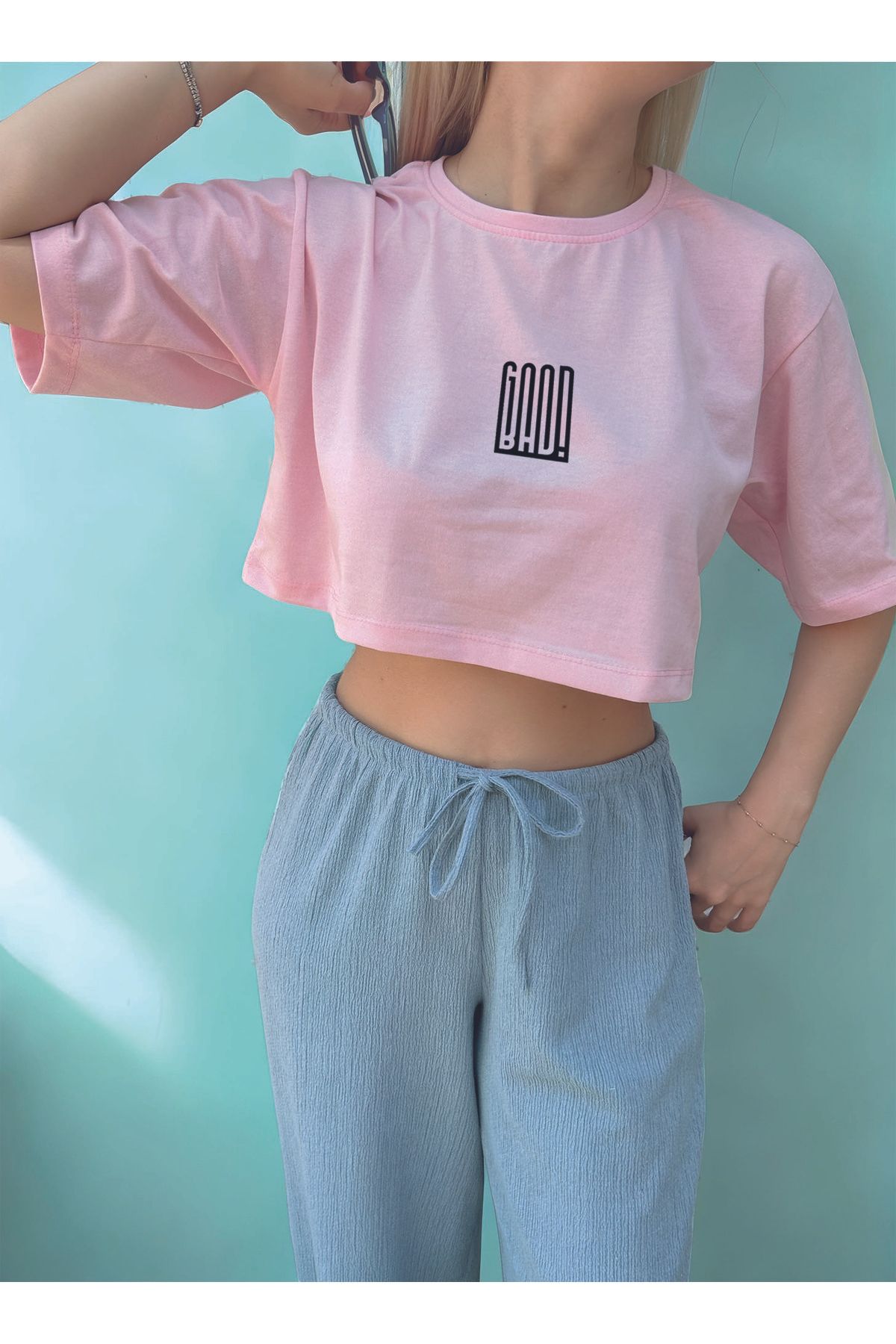 ClubSpaceAstro Kadın Oversize Crop Tişört – GOOD BAD Baskılı | Terletmeyen Kumaş | İkiliklerin Gücünü Taşıyan Stil