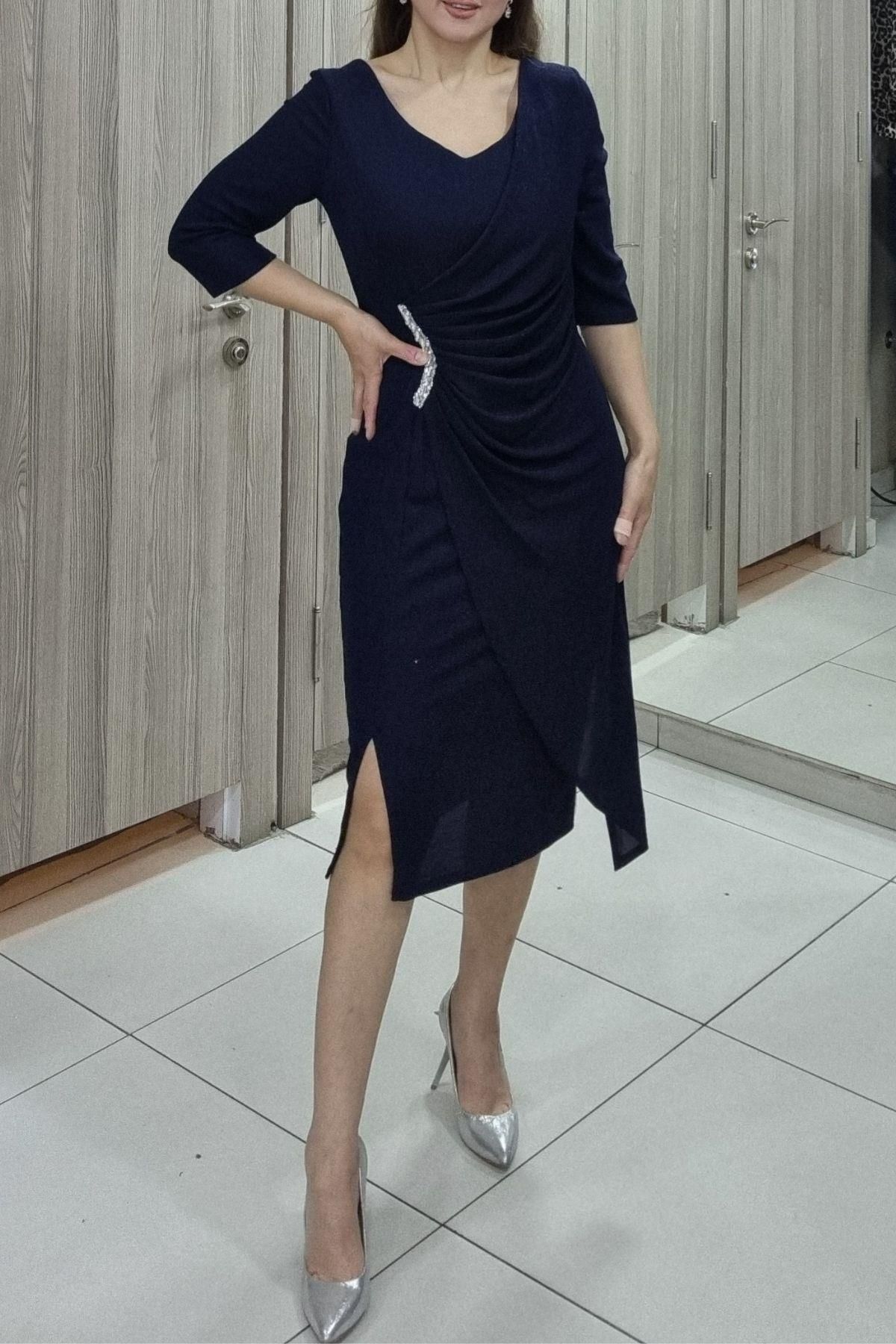Maya Butik Beli Aksesuarlı Midi Boy Büyük Beden Elbise - 39826