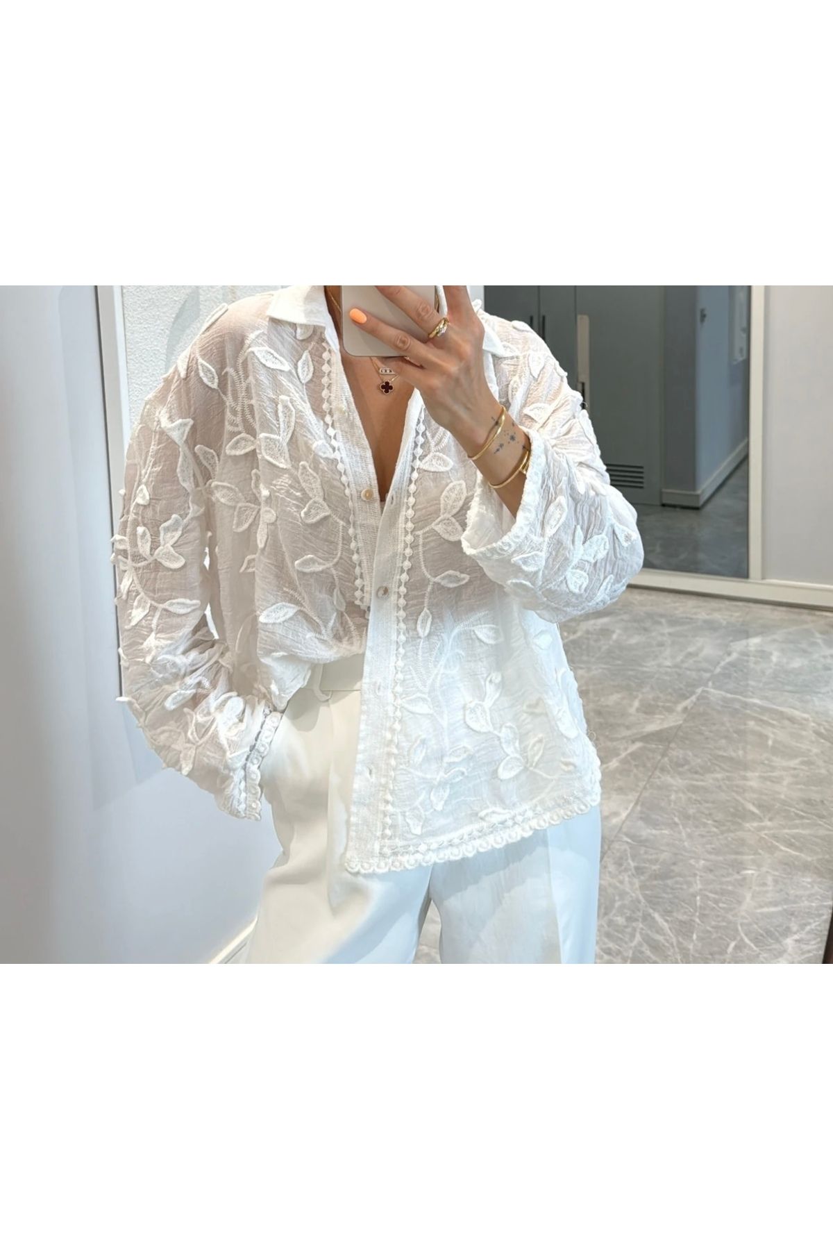 Butik Kadın Beyaz Nakışlı Gömlek