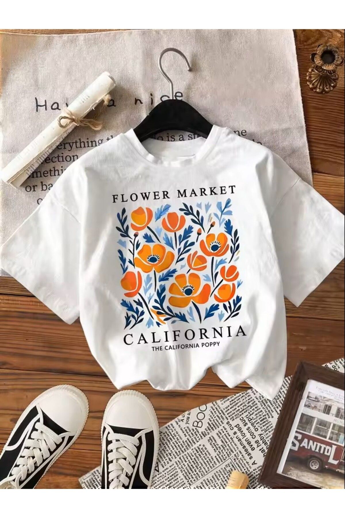 LEIVOR Flower Market California Baskılı Kadın T-shirt