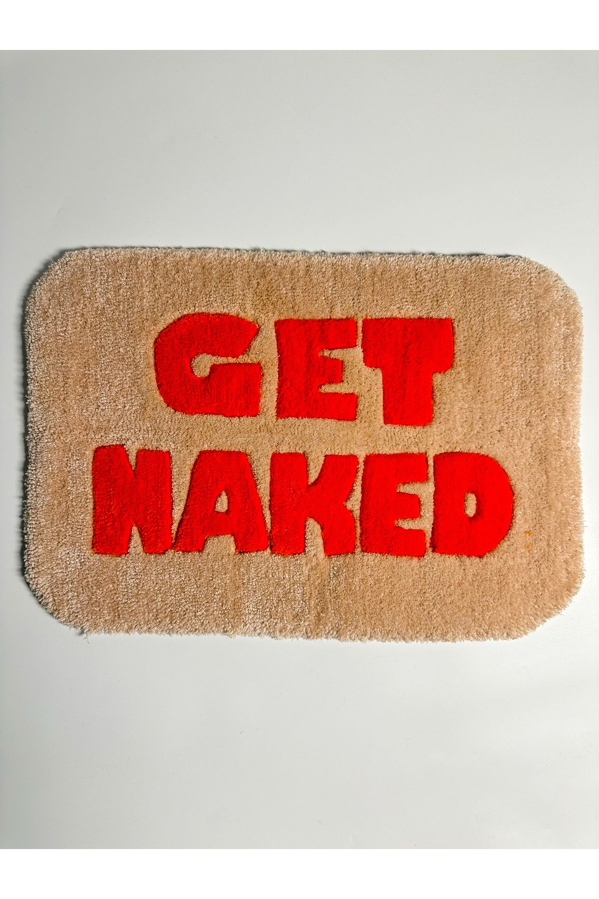 Verlora Studios “Get Naked” Yazılı El Yapımı Tufting Halı, Paspas