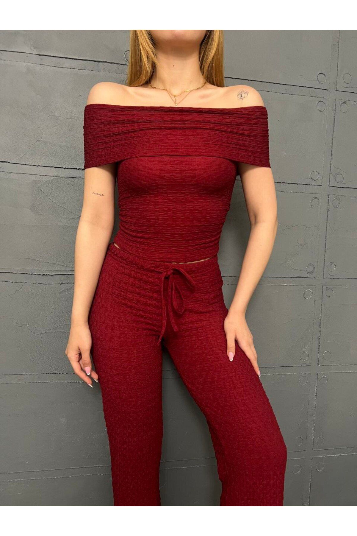 Butik Beyza Esnek Kumaş Rahat Kalıp Madonna Yaka Bluz Pantolon İkili Takım
