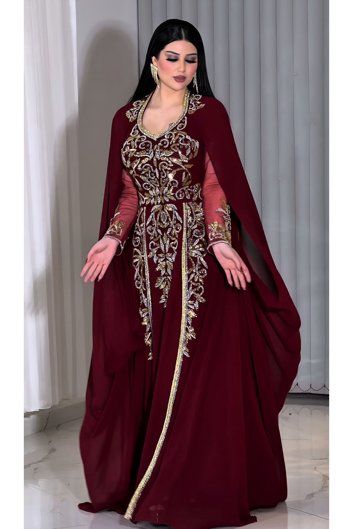 NHMODA Şifon kumaş altın ve gümüş metal iplik nakış detaylı uzun pelerin kollu U yaka kaftan abiye