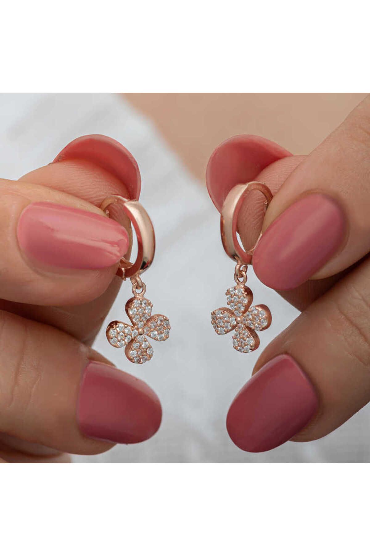 Huramarketing Gümüş Rose Sallantılı Yonca Kadın Küpe