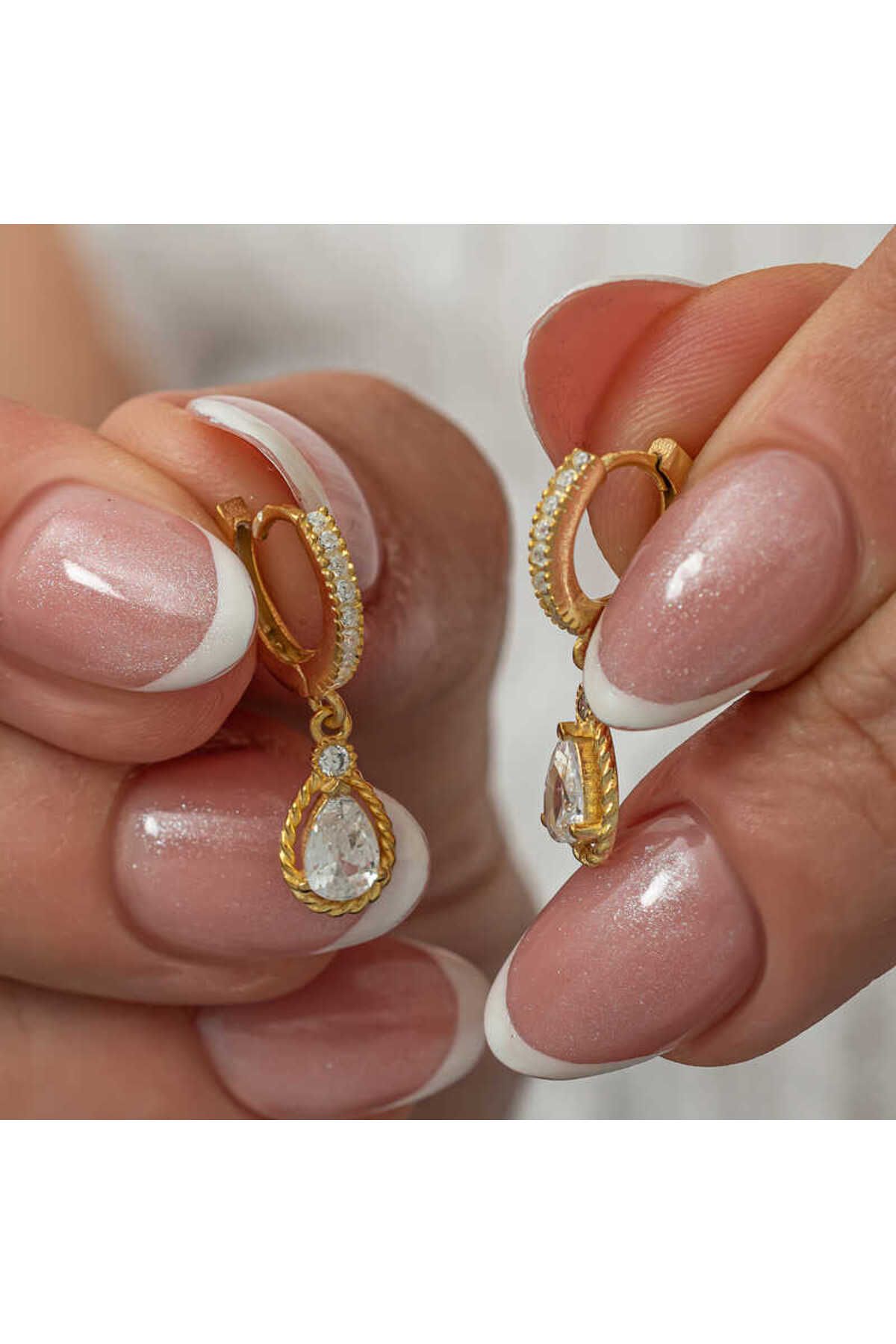 Huramarketing Gümüş Sallantılı Gold Damla Kadın Küpe