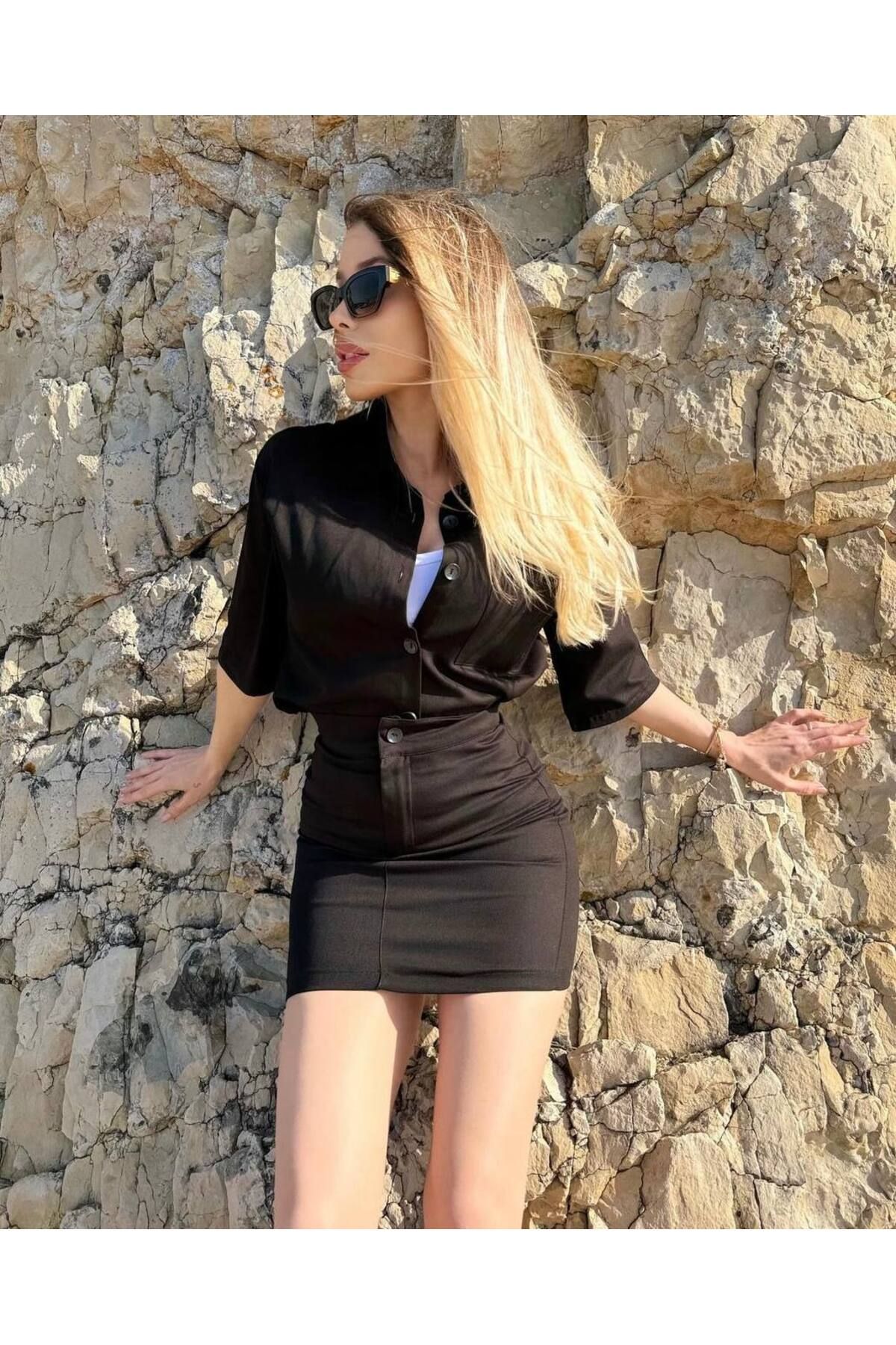NHMODA Yüksek Bel Mini Etekli Düğme Detaylı Gabardin Ceket ve Crop Atlet Üçlü Takım