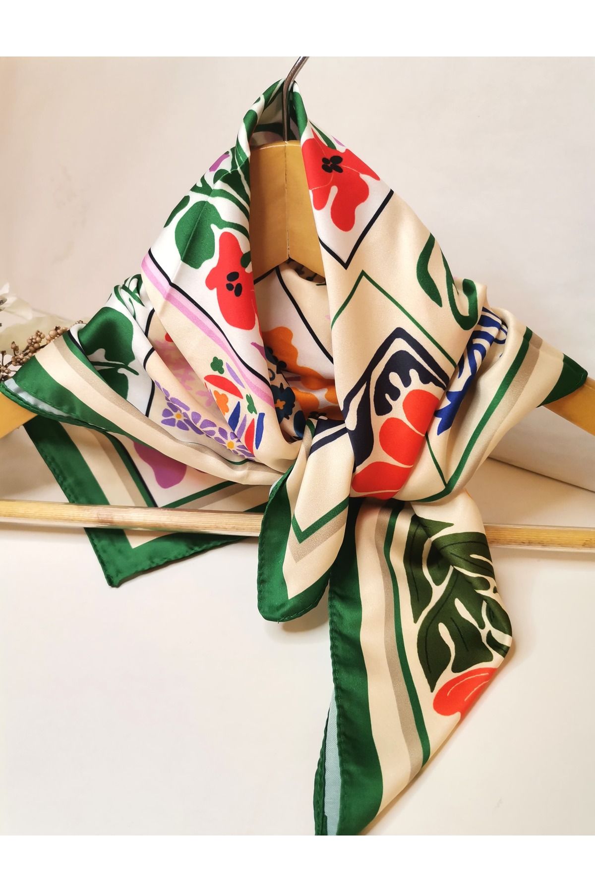Saiph Yeşil Çiçekli Fular, Bandana,Çanta, Bilek ve Saç Aksesuarı