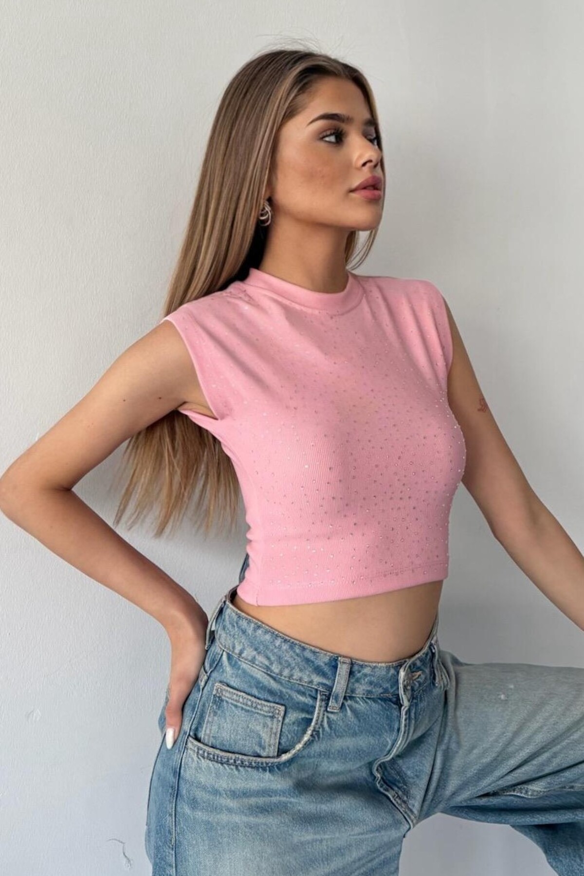 Yazlık Bisiklet Yaka Full Serpme Taş Detay Pembe Crop Bluz