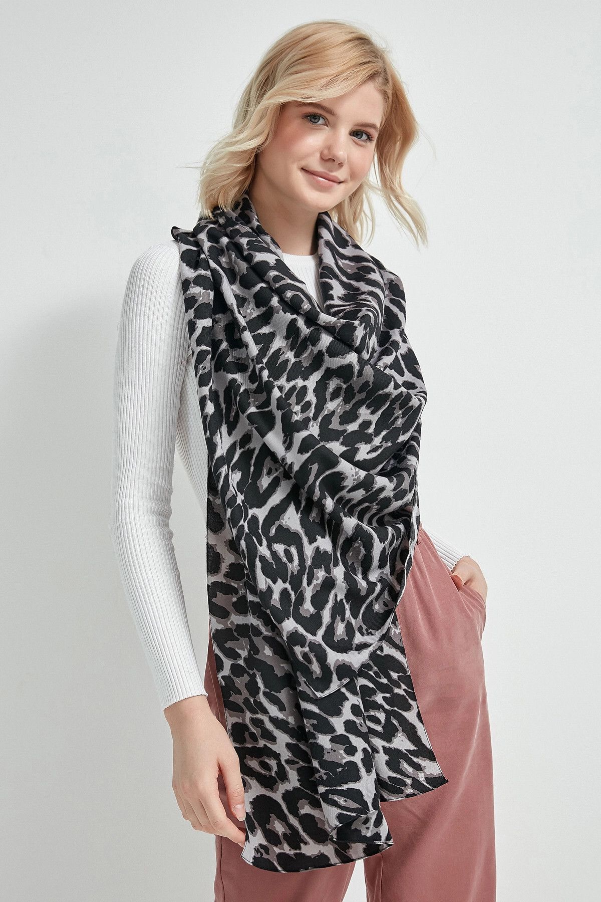 bacc Gri Leopar Desenli Şal BCNSV-2510862