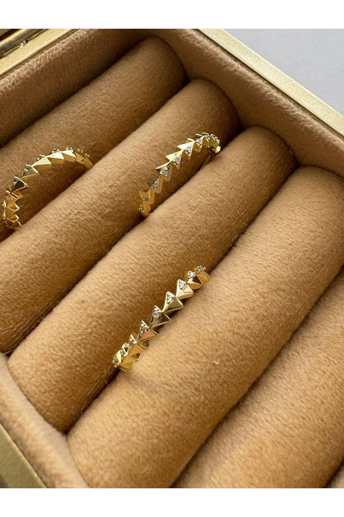 MODA 14k İnce Tırtıklı Taşlı Çelik Yüzük