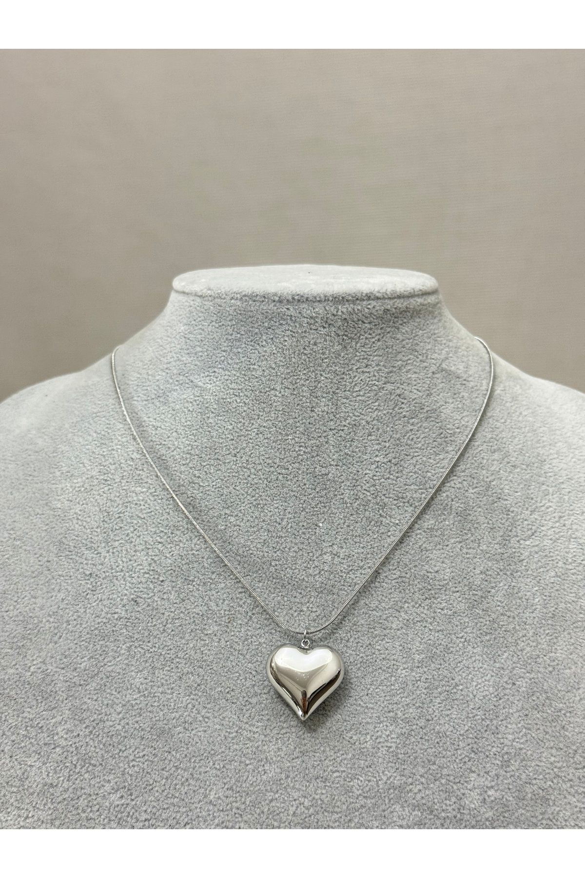 XUPING JEWELRY 18K kalp detaylı çelik kolye paslanmaz kararmaz