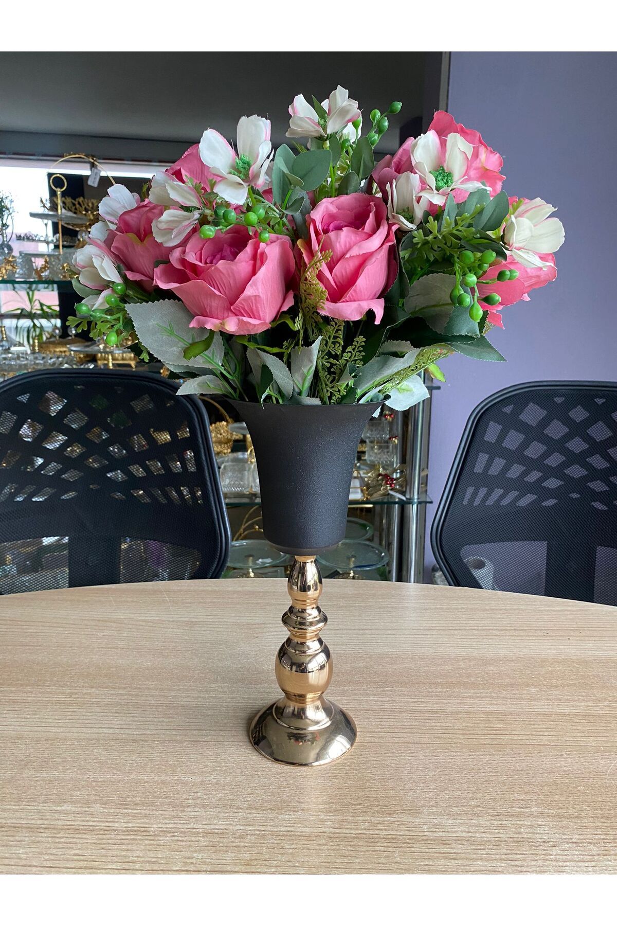 HELVACIOĞLU AKSESUAR ÇİÇEKLİ METAL VAZO (VAZO YÜKSEKLİK 34 CM) ÇİÇEKLER DAHİLDİR