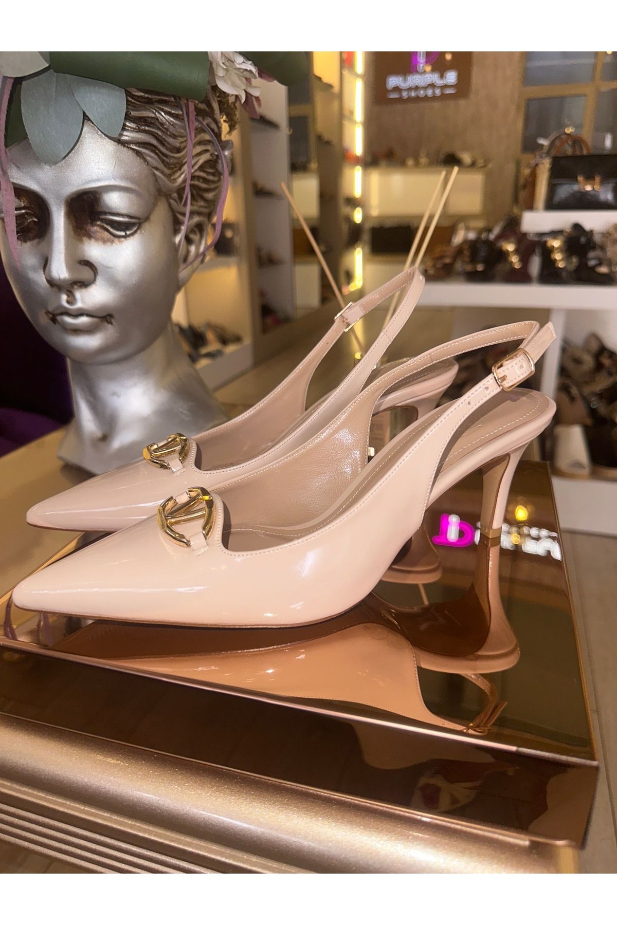 purple shoes Rugan bej , arkadı açık,alçak topuk stiletto