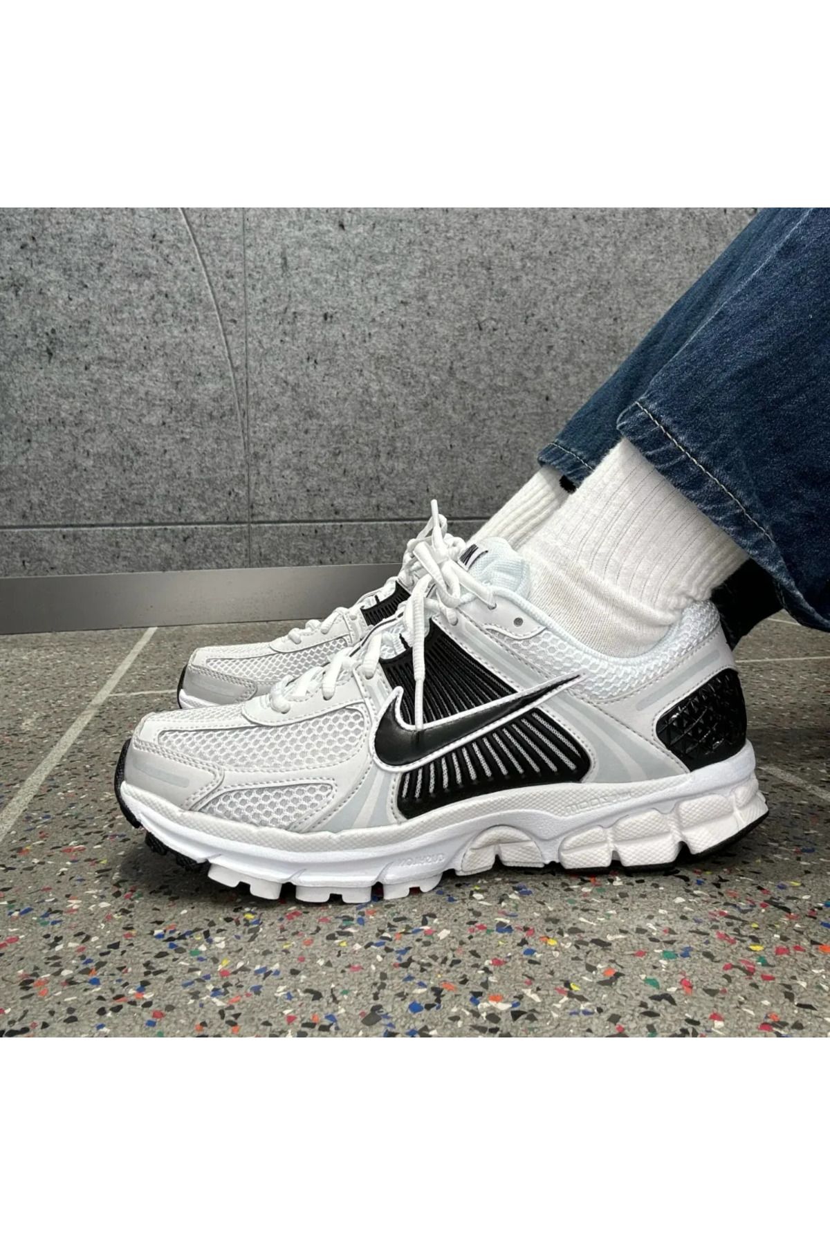 Nike Vomero 5 Beyaz - Siyah Spor Ayakkabı Sportie