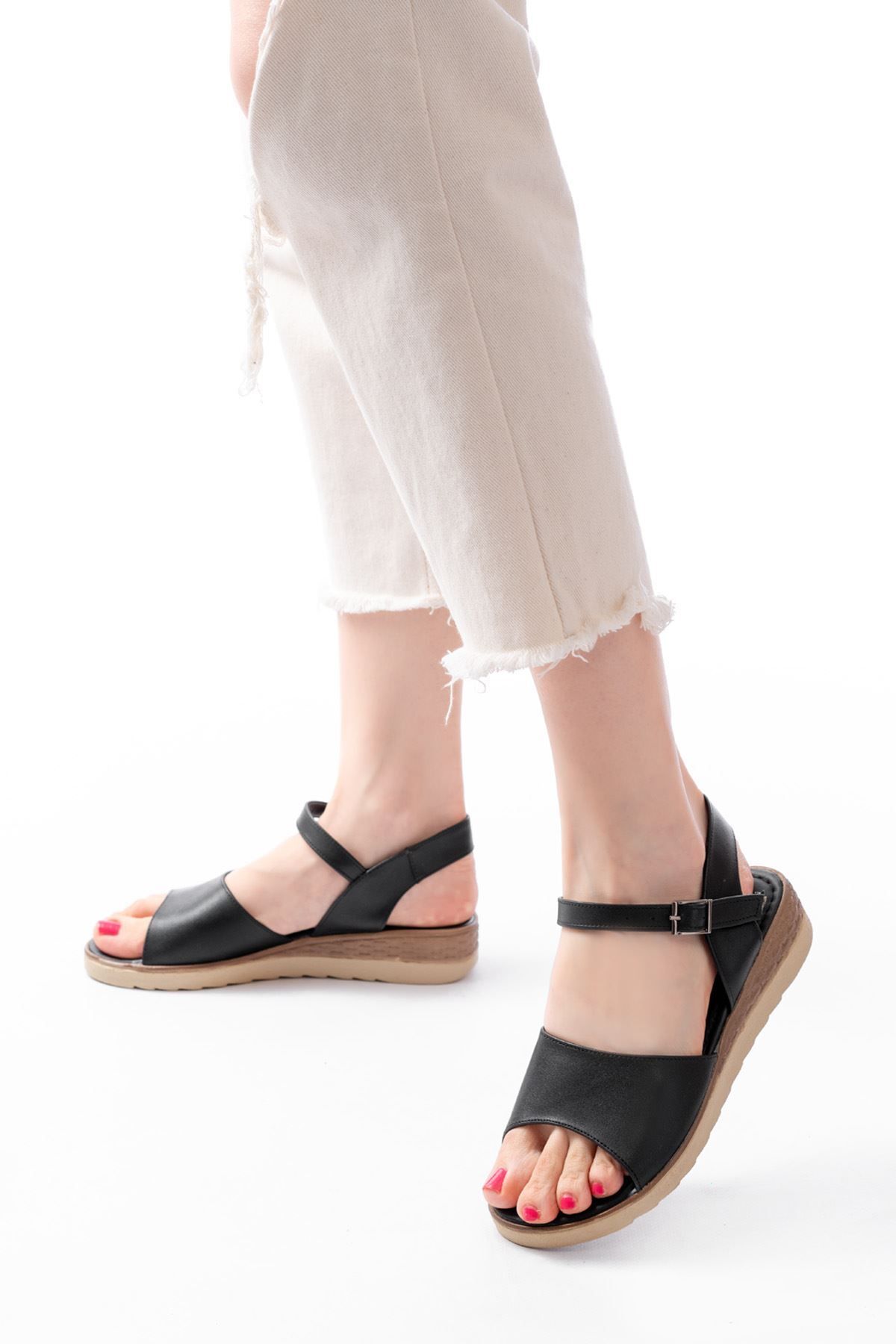 ASFSTORE 692-500 Siyah Ortopedik Taban Tokalı Kadın Sandalet