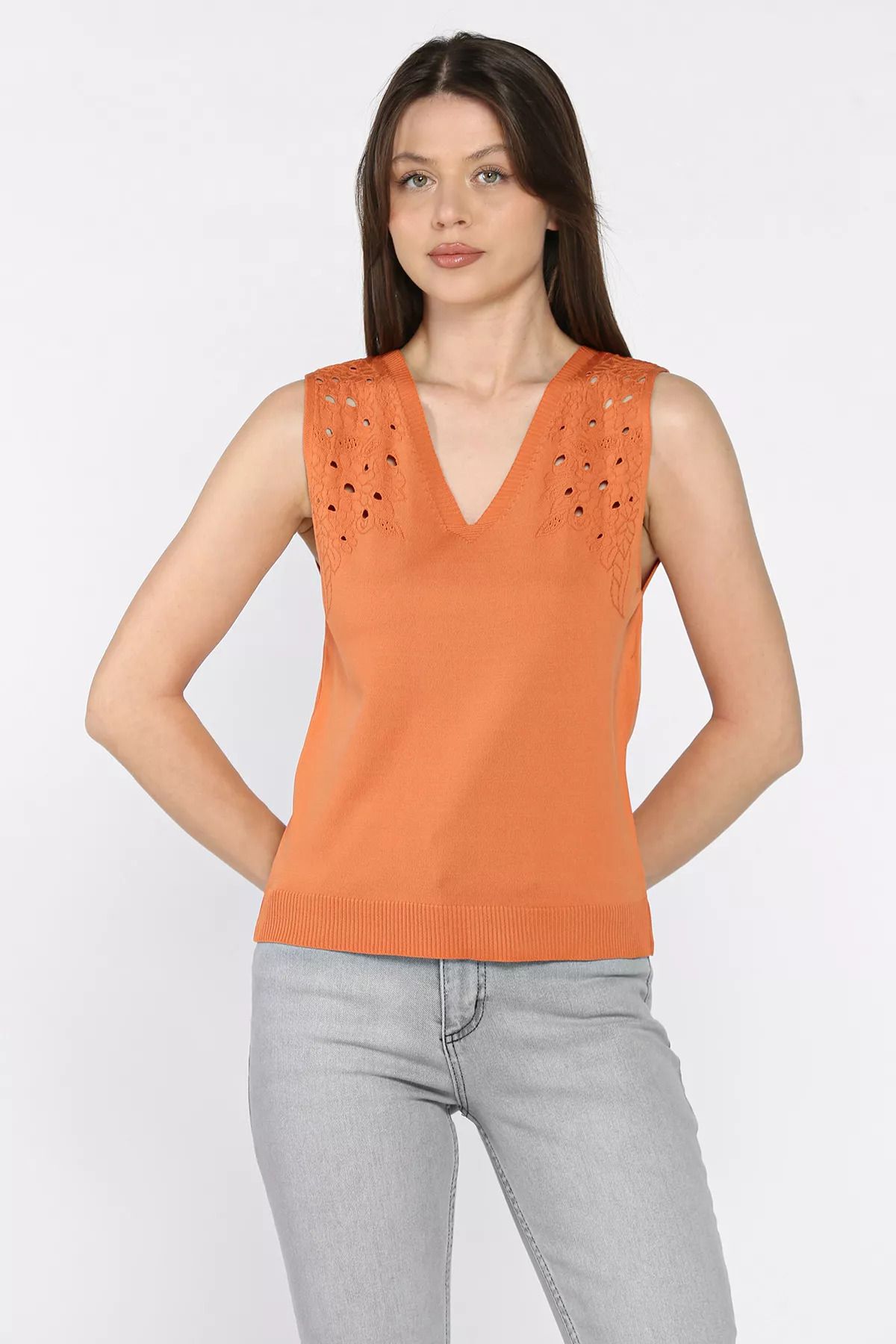 complete the look image