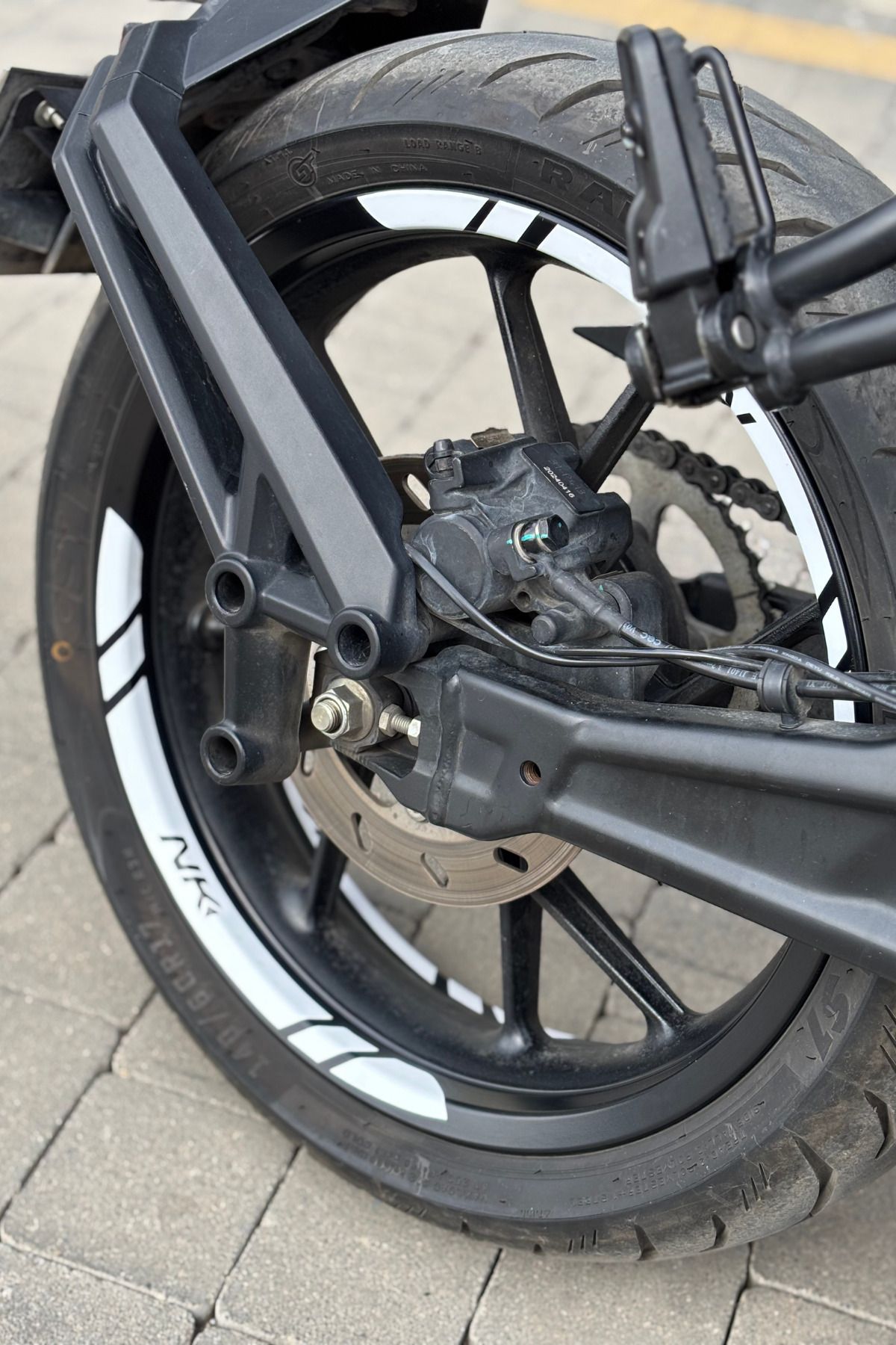 CFMOTO NK250 Tüm Yıllar için Uyumlu Beyaz Renk Jant Şeridi Seti (8 Parça)