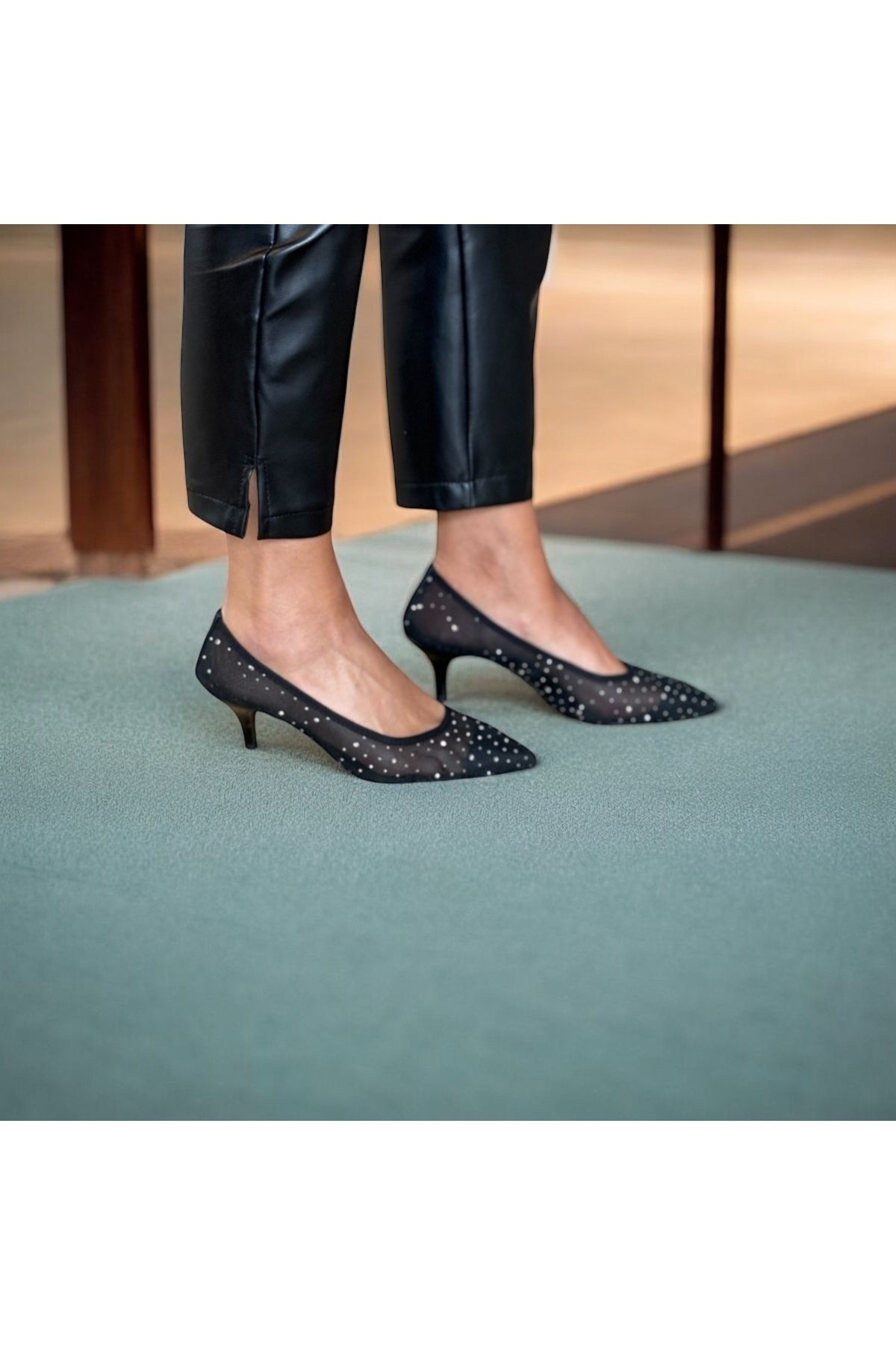 NEVE SHOES Siyah File Taş Detaylı Sivri Burun Kadın Topuklu Ayakkabı