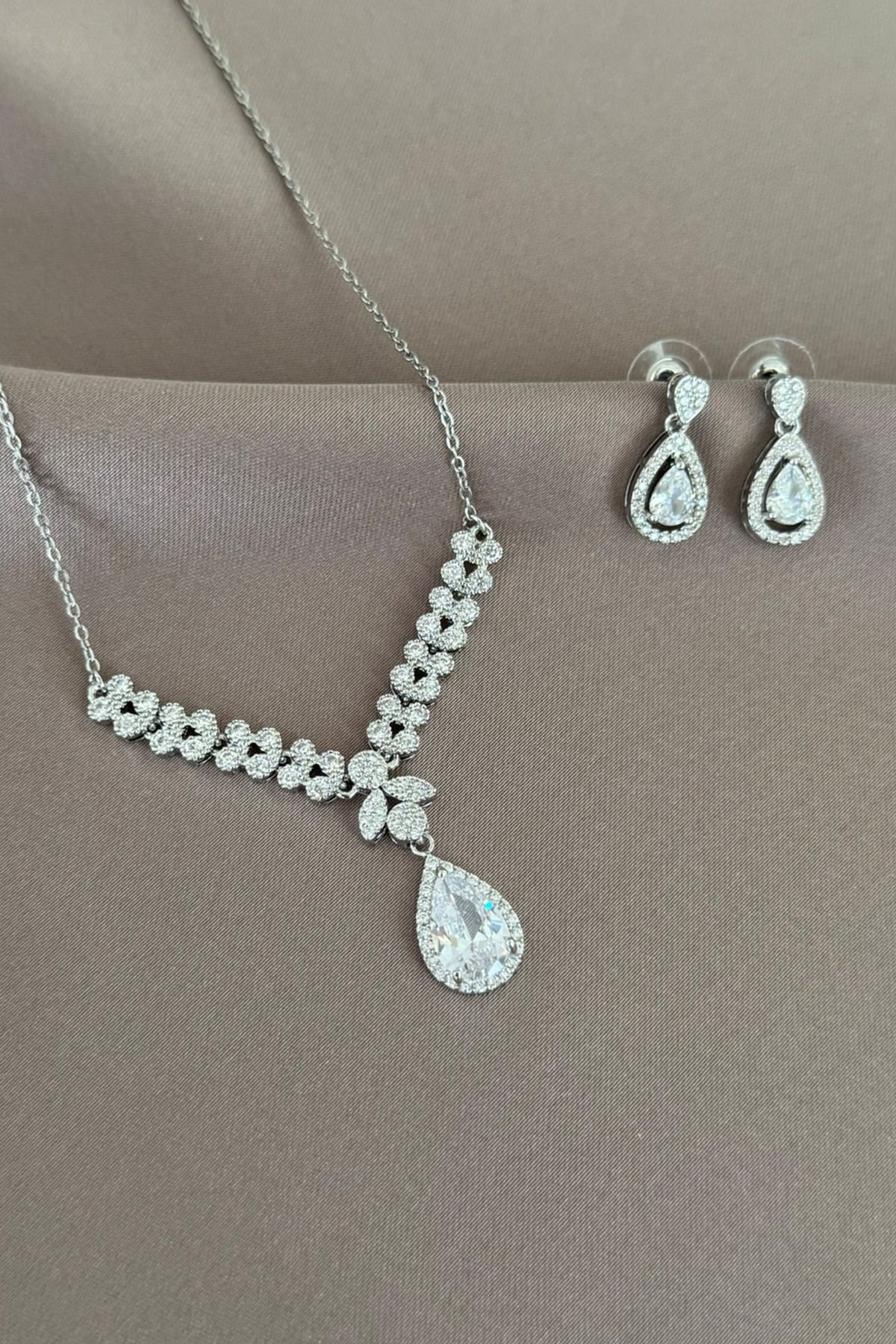 laria jewelry Damla Taşlı Kolye Set