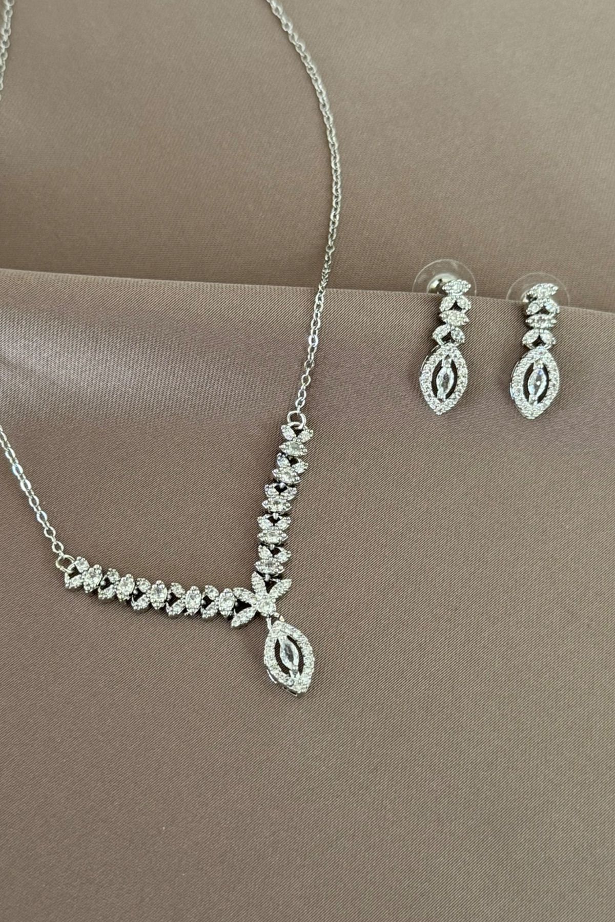 laria jewelry Zirkon Taşlı Su Yolu Set