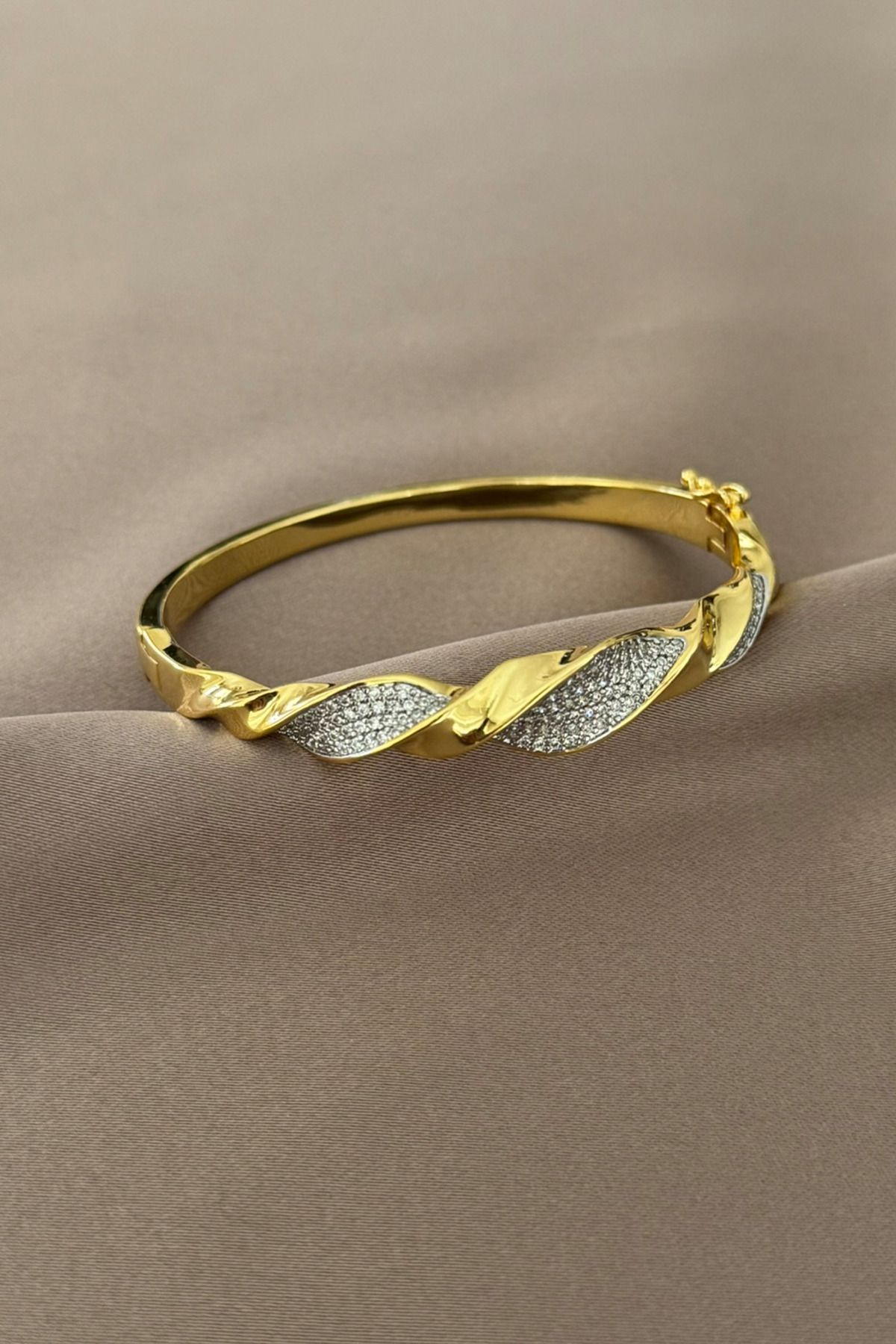 laria jewelry Taşlı Burgu Kelepçe Bileklik
