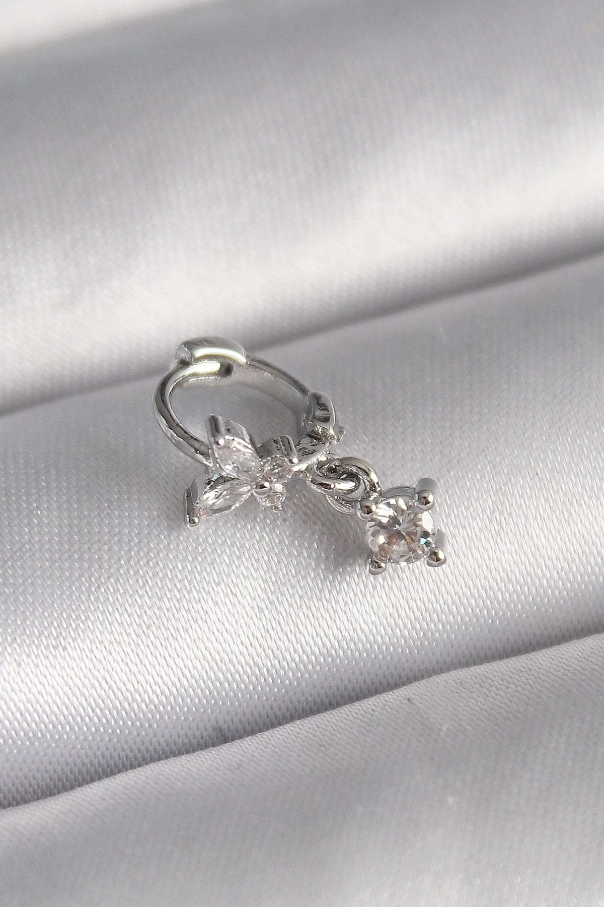 STOREMAX 316L Çelik Gümüş Renk Zirkon Taşlı Kelebek Model Sallantı Detay Tragus Piercing