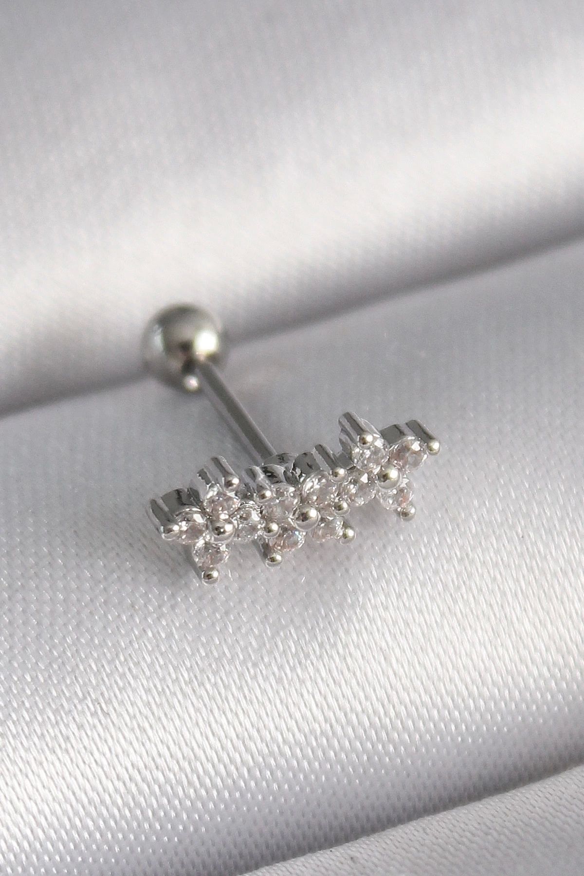 STOREMAX 316L Çelik Gümüş Renk Zirkon Taşlı Yonca Tragus Piercing