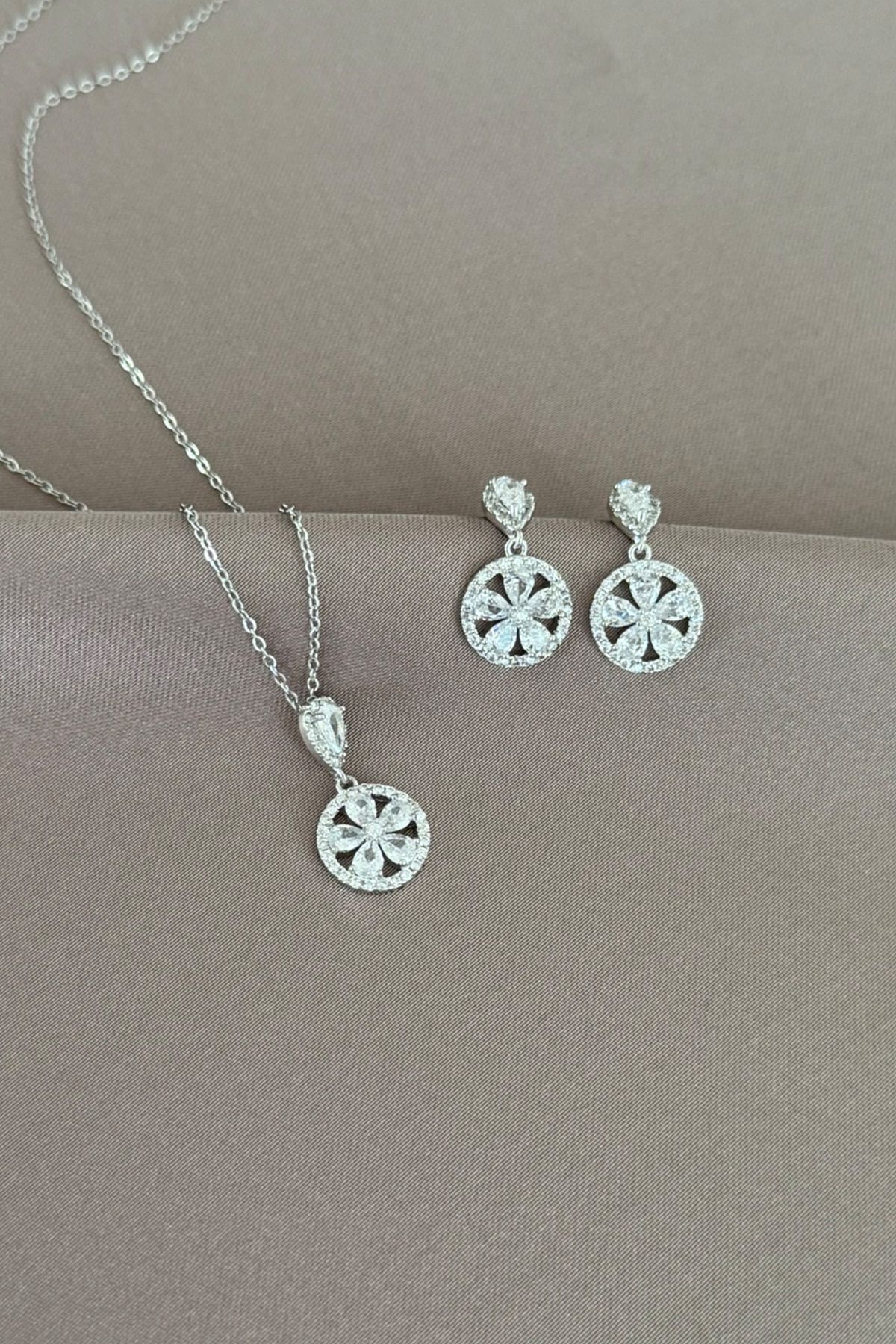 laria jewelry Kar Tanesi Kolye Set