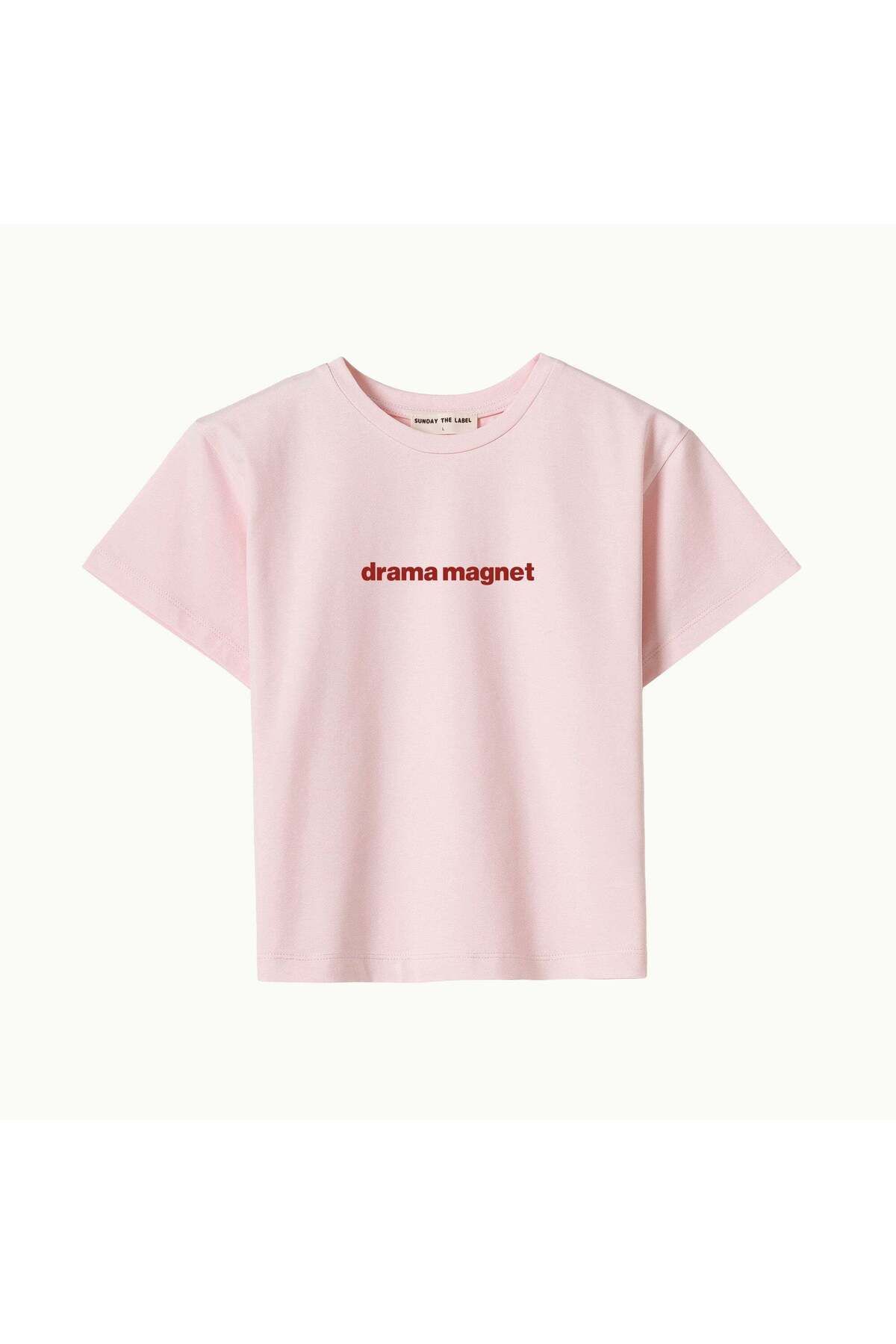 SUNDAY THE LABEL DRAMA MAGNET - BABY TEE