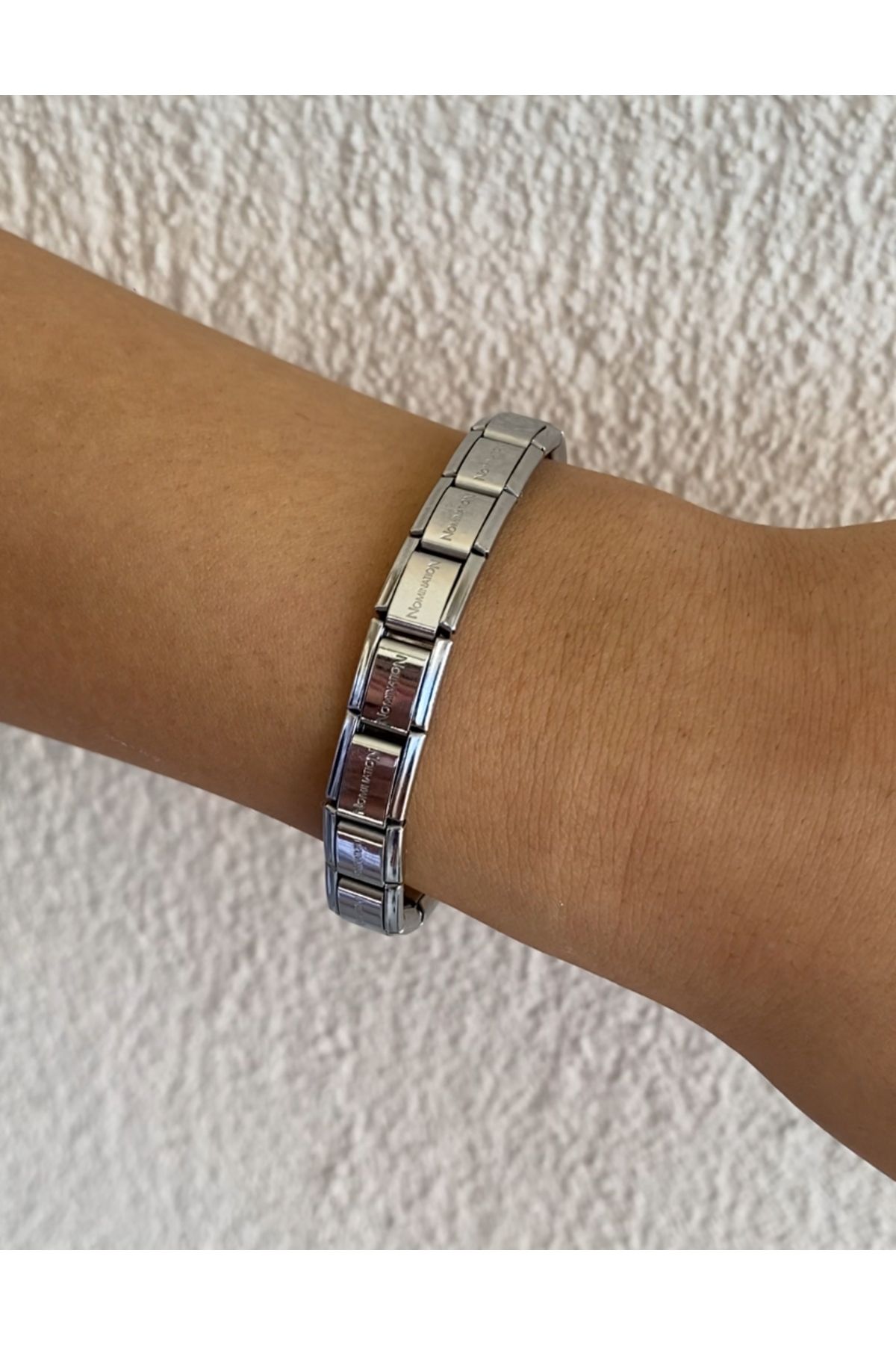 Jiji Jewelery İtalyan Charm Nomination ve Stainless Steel Yazılı Gümüş Renk Paslanmaz Çelik Bileklik 18 cm 9mm