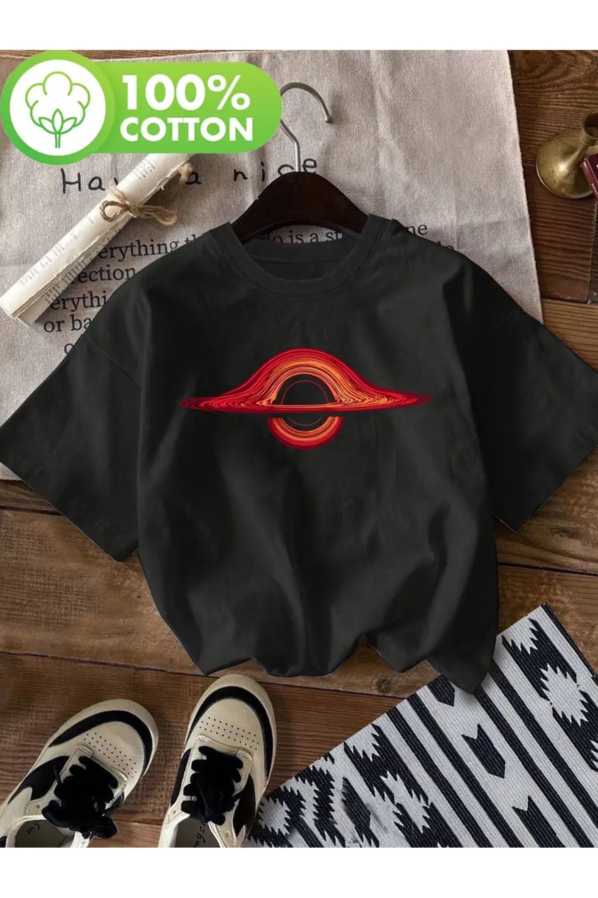 LUNAVISTA Black Hole Baskılı Bisiklet Yaka Kısa Kol T-shirt