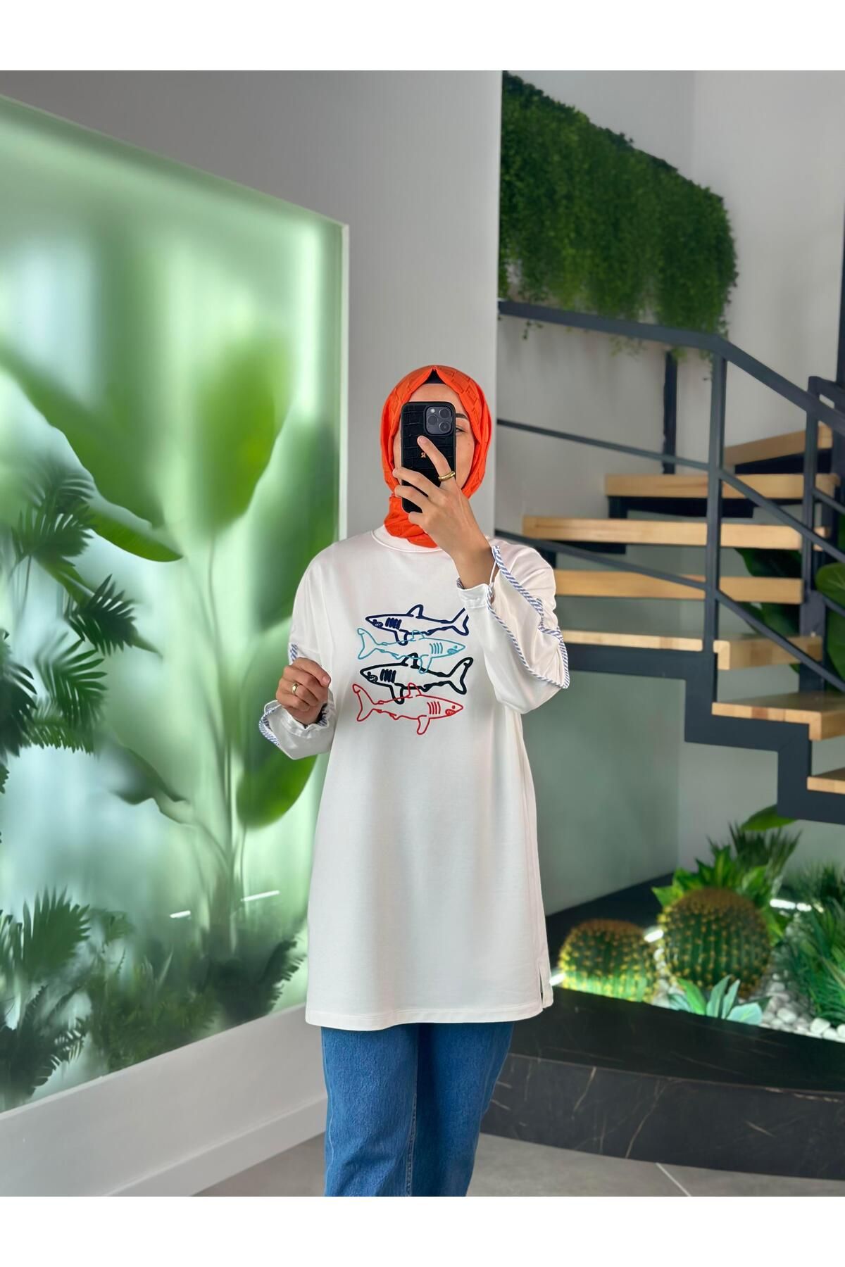 BÜRDE Balık Nakışlı Ekru Renk Basic Kadın Sweatshirt