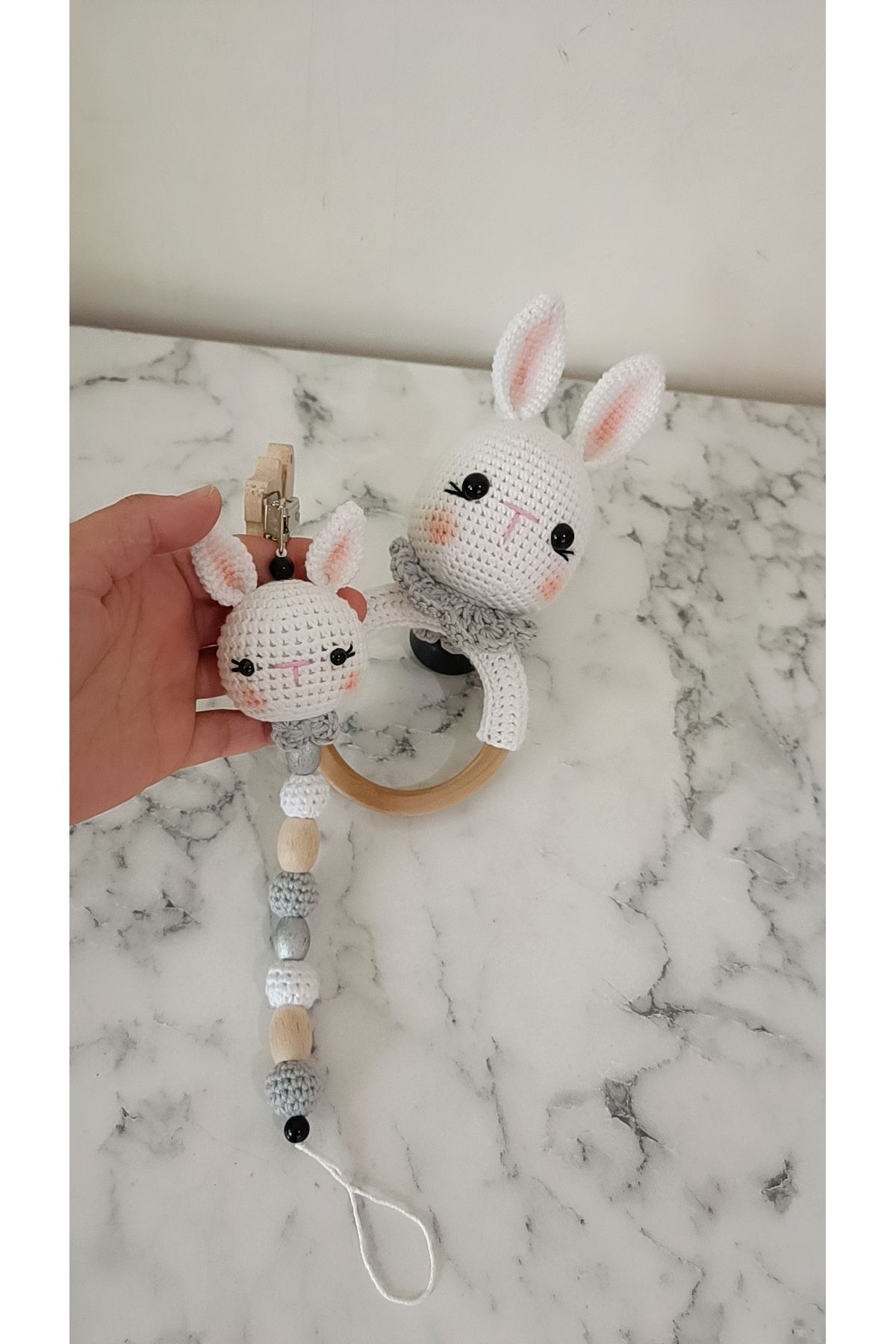 AYÇA ACUN Amigurumi tavşan çıngırak ve emzik zinciri 2li set