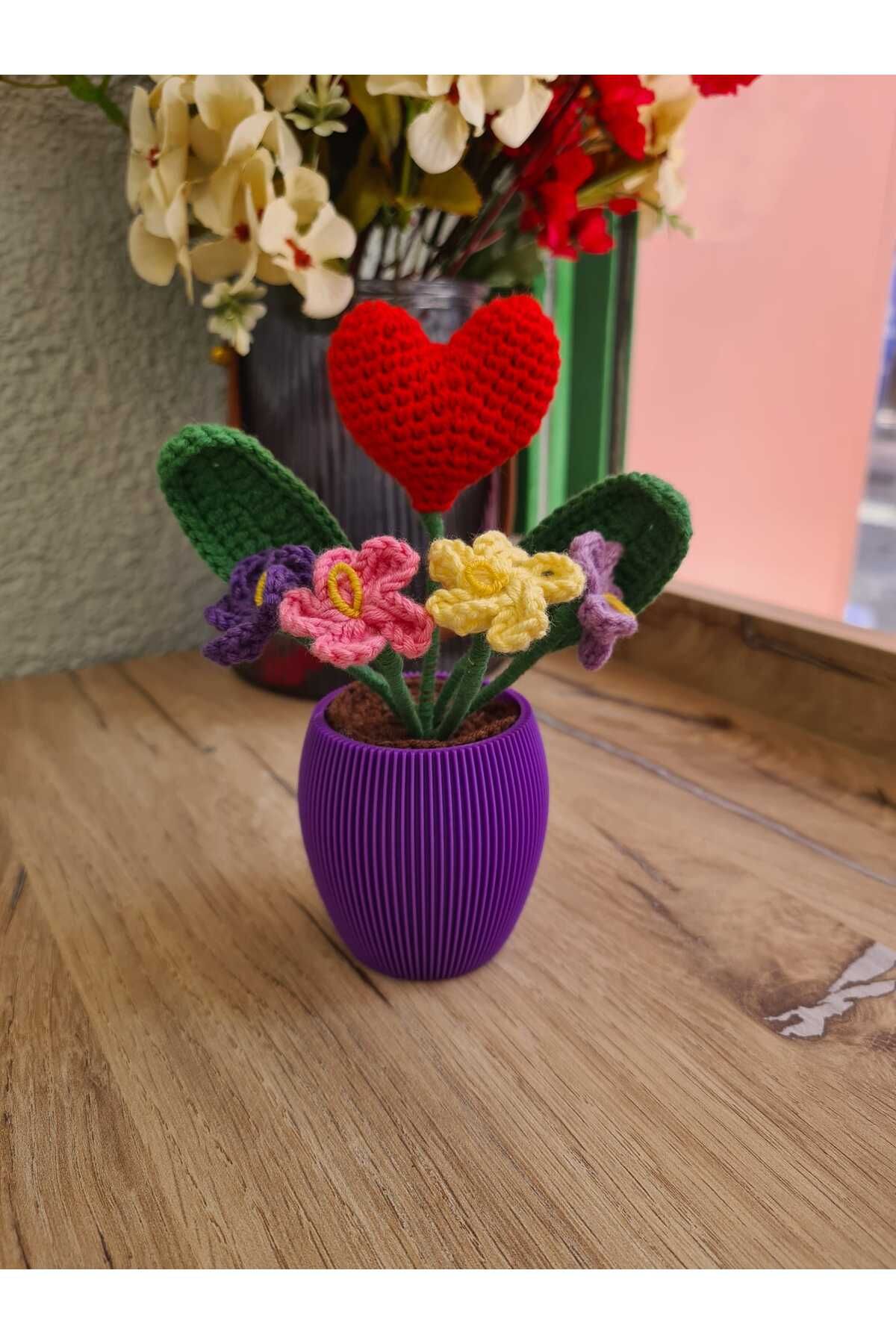 On marifet yün ve hobi dünyası Amigurumi mor saksılı kalp çiçek