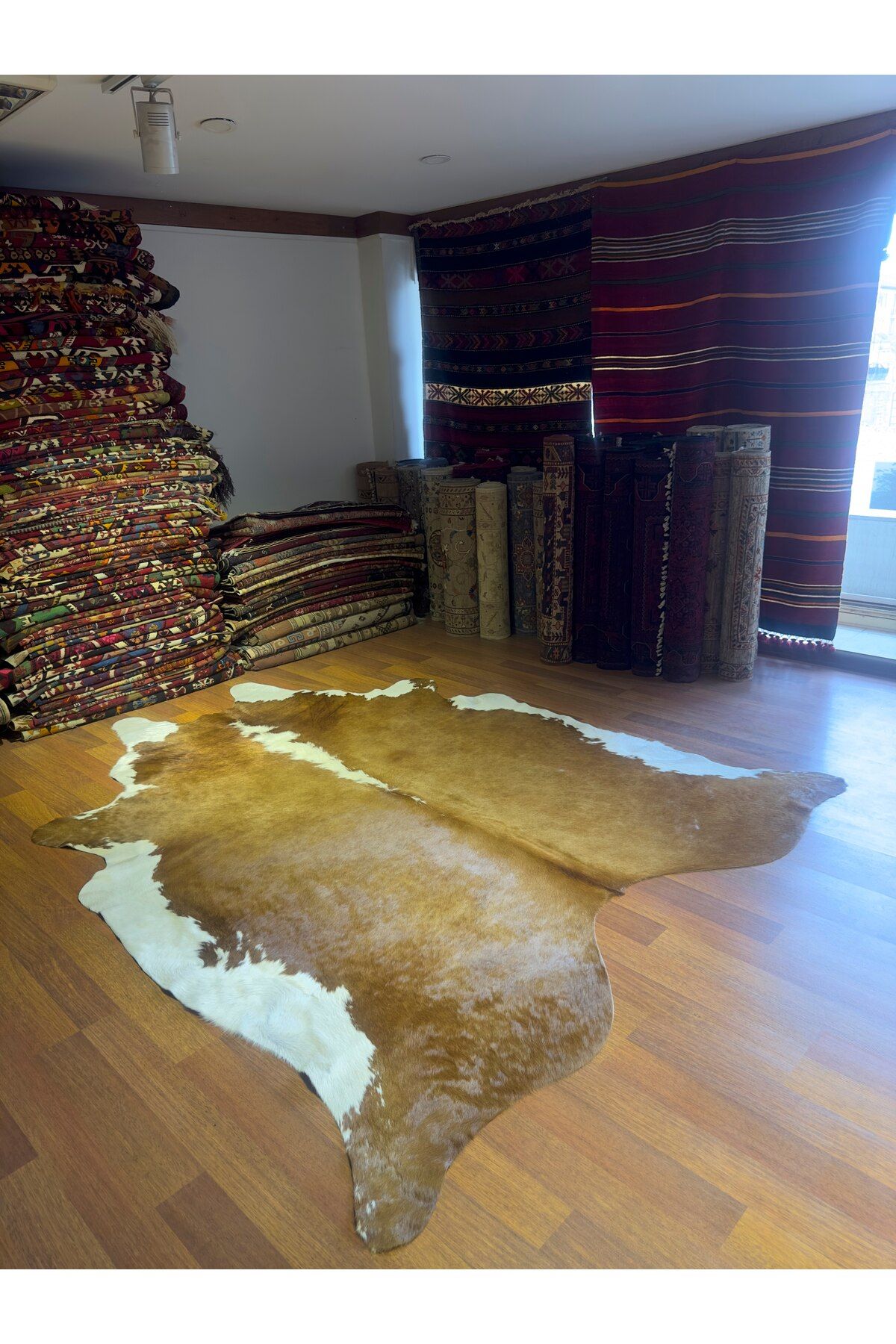 DOGANLAR ANTIQ GERÇEK DERİ NATUREL DANA DERİSİ 162 KAHVE 215X250 POST HALI