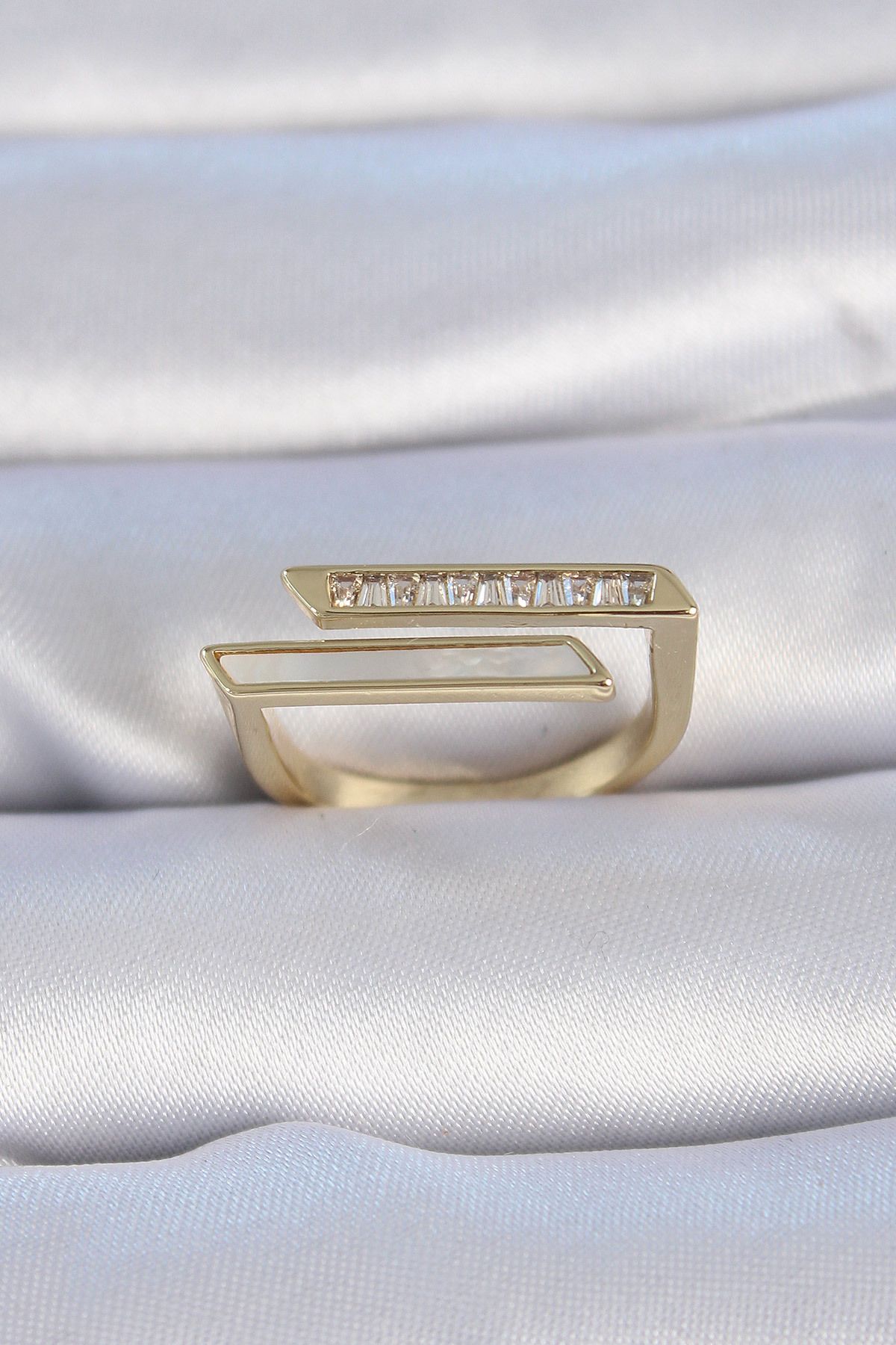 MR RZN STORE Pirinç Gold Renk Zirkon Taşlı Beyaz Detay Kadın Yüzük - Lisinya