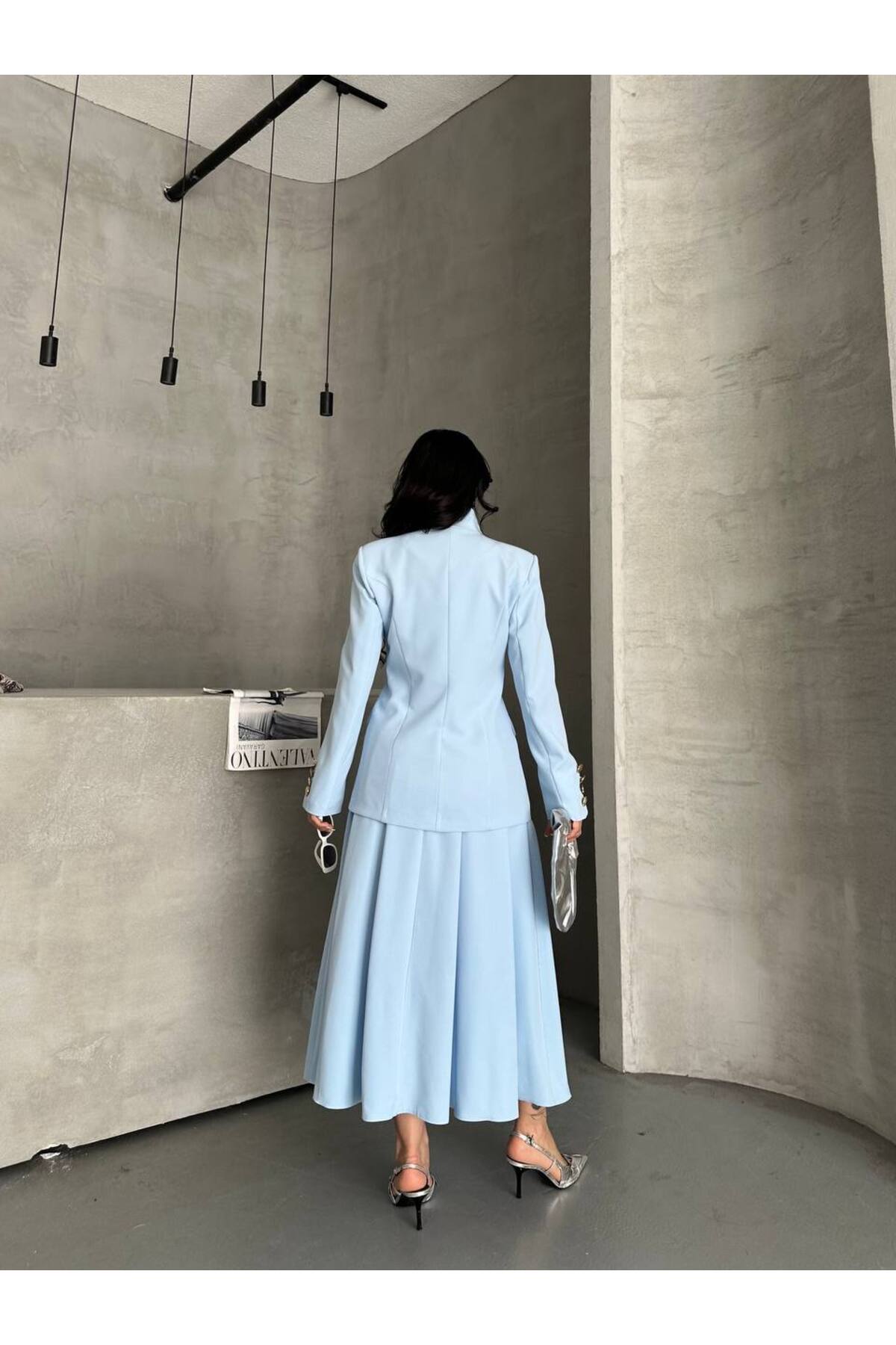 Ensemble jupe à boutons dorés - Chic et élégant - Görsel 7