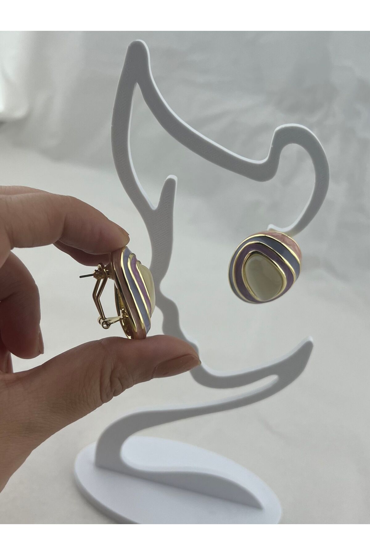 Venom Boutique Bijouterie Accessory Lila ve Mor Tonlu Gold Çizgili Şık Küpe